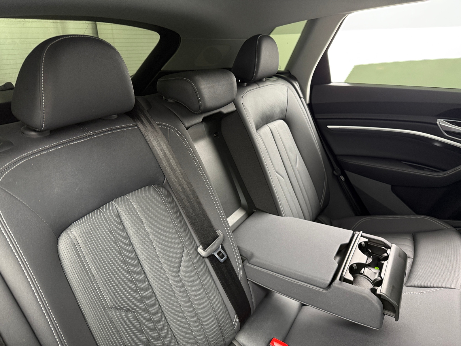 Thumbnail: 2022 Audi e-tron - 5