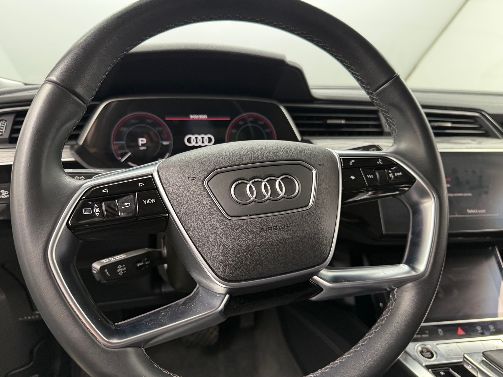 Thumbnail: 2022 Audi e-tron - 4
