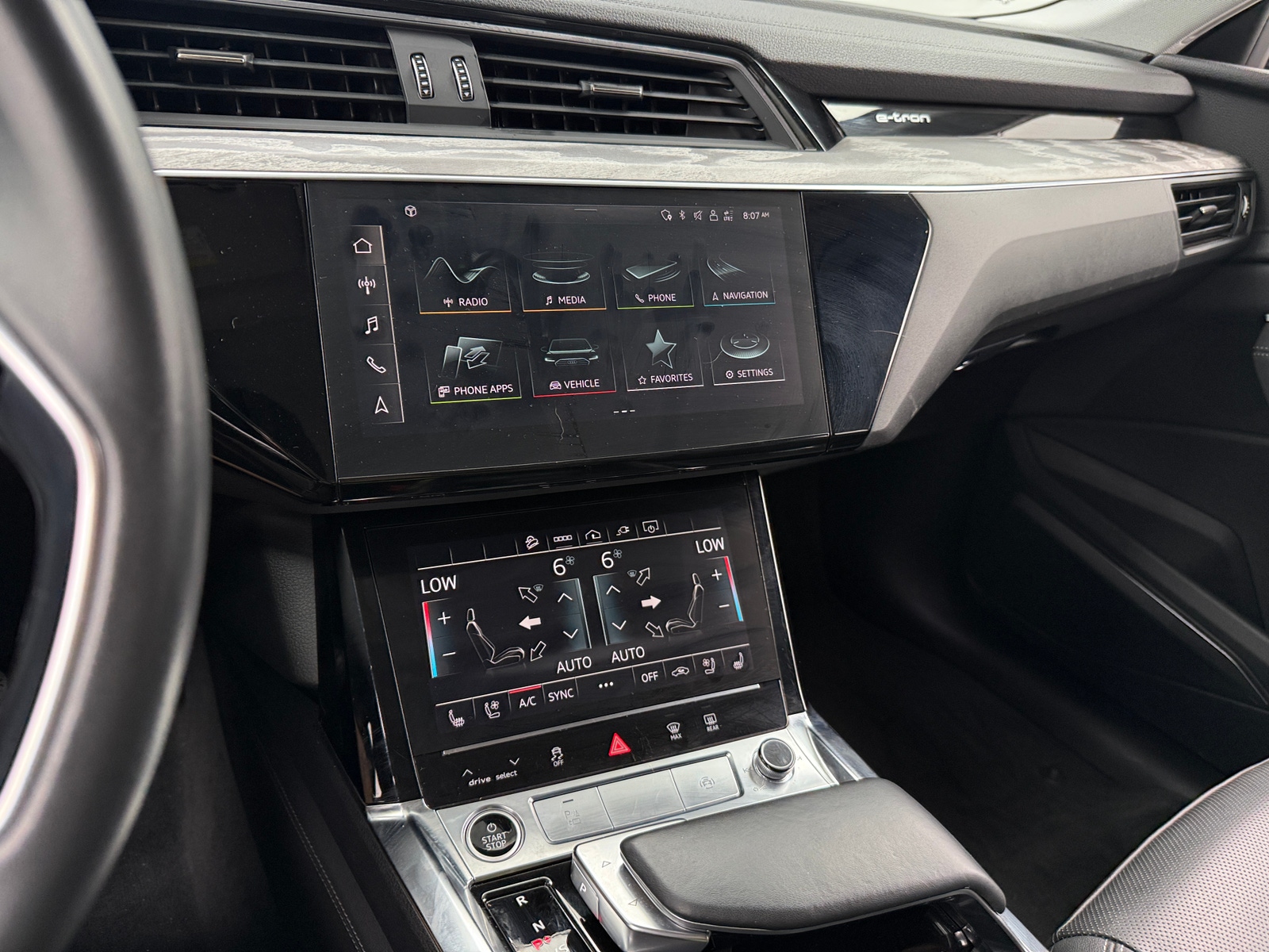 Thumbnail: 2022 Audi e-tron - 3