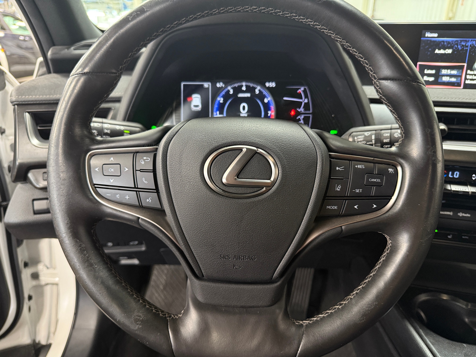 Thumbnail: 2020 Lexus UX - 4