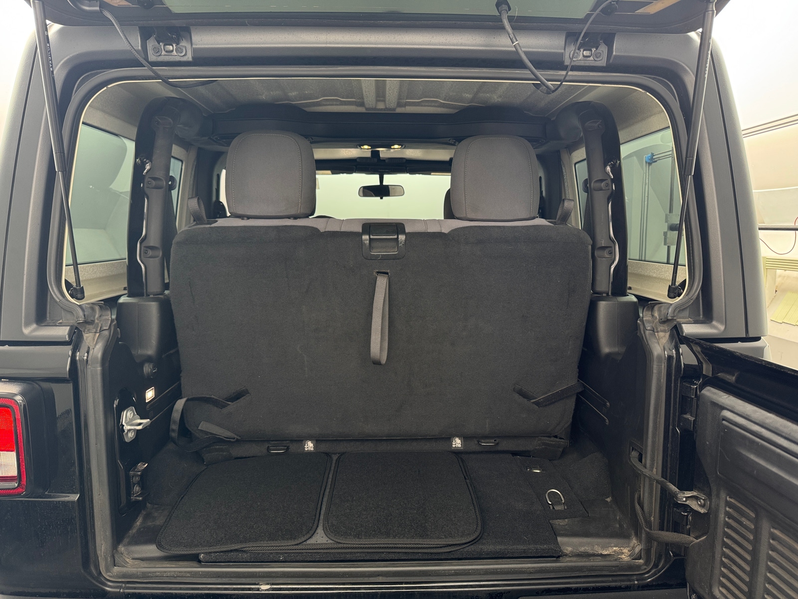 Thumbnail: 2019 Jeep Wrangler - 7