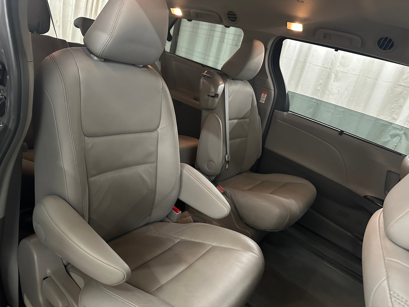 Thumbnail: 2017 Toyota Sienna - 5
