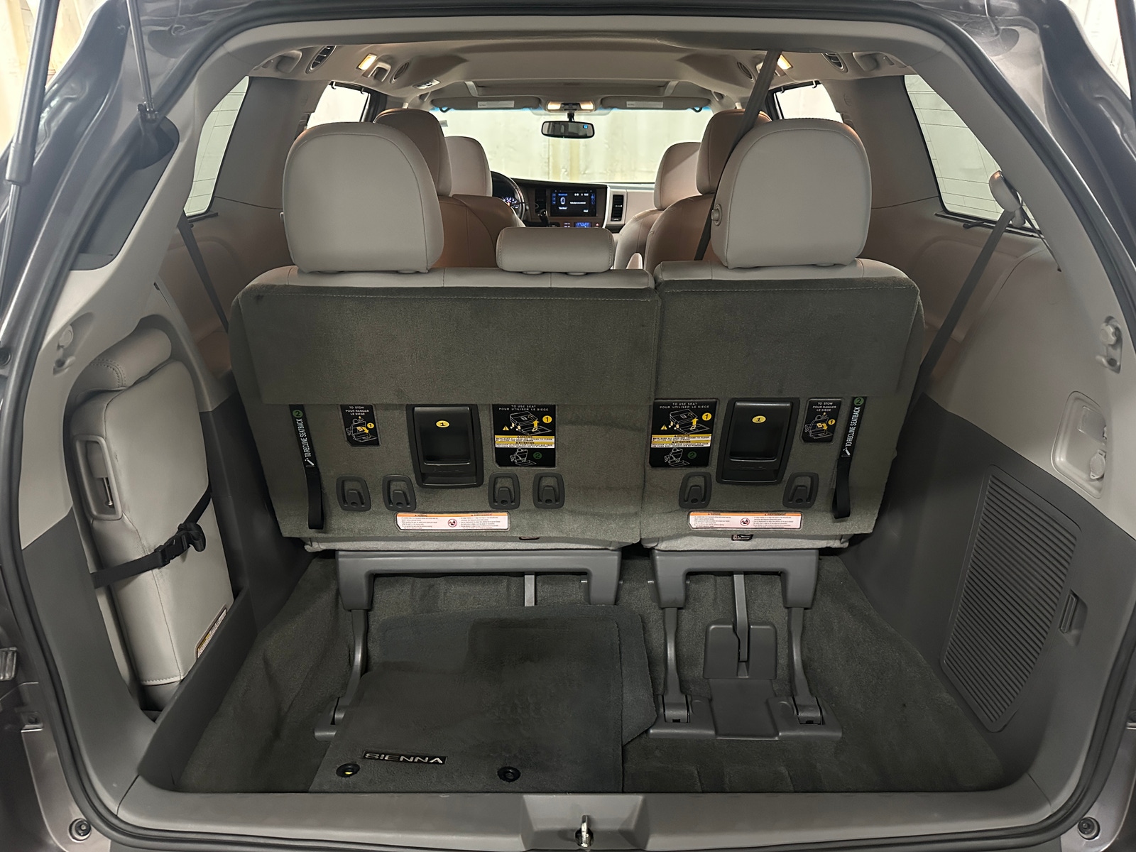 Thumbnail: 2017 Toyota Sienna - 6