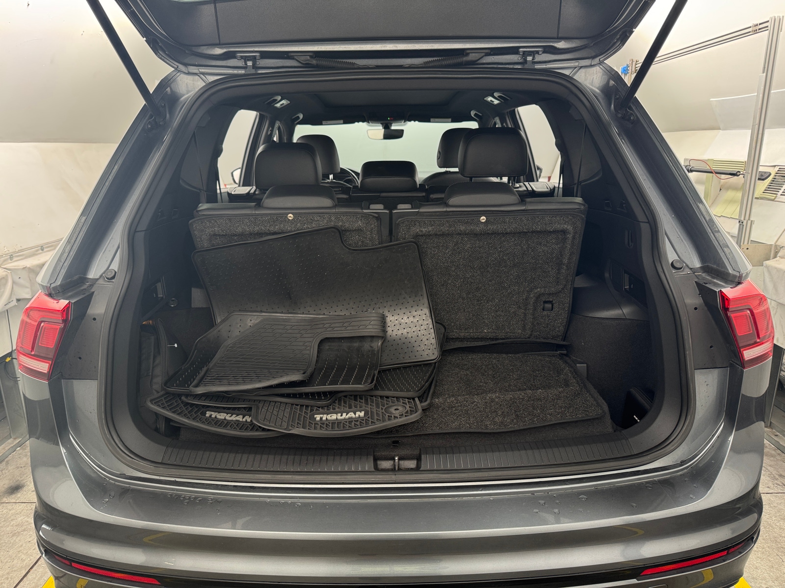 Thumbnail: 2020 Volkswagen Tiguan - 6