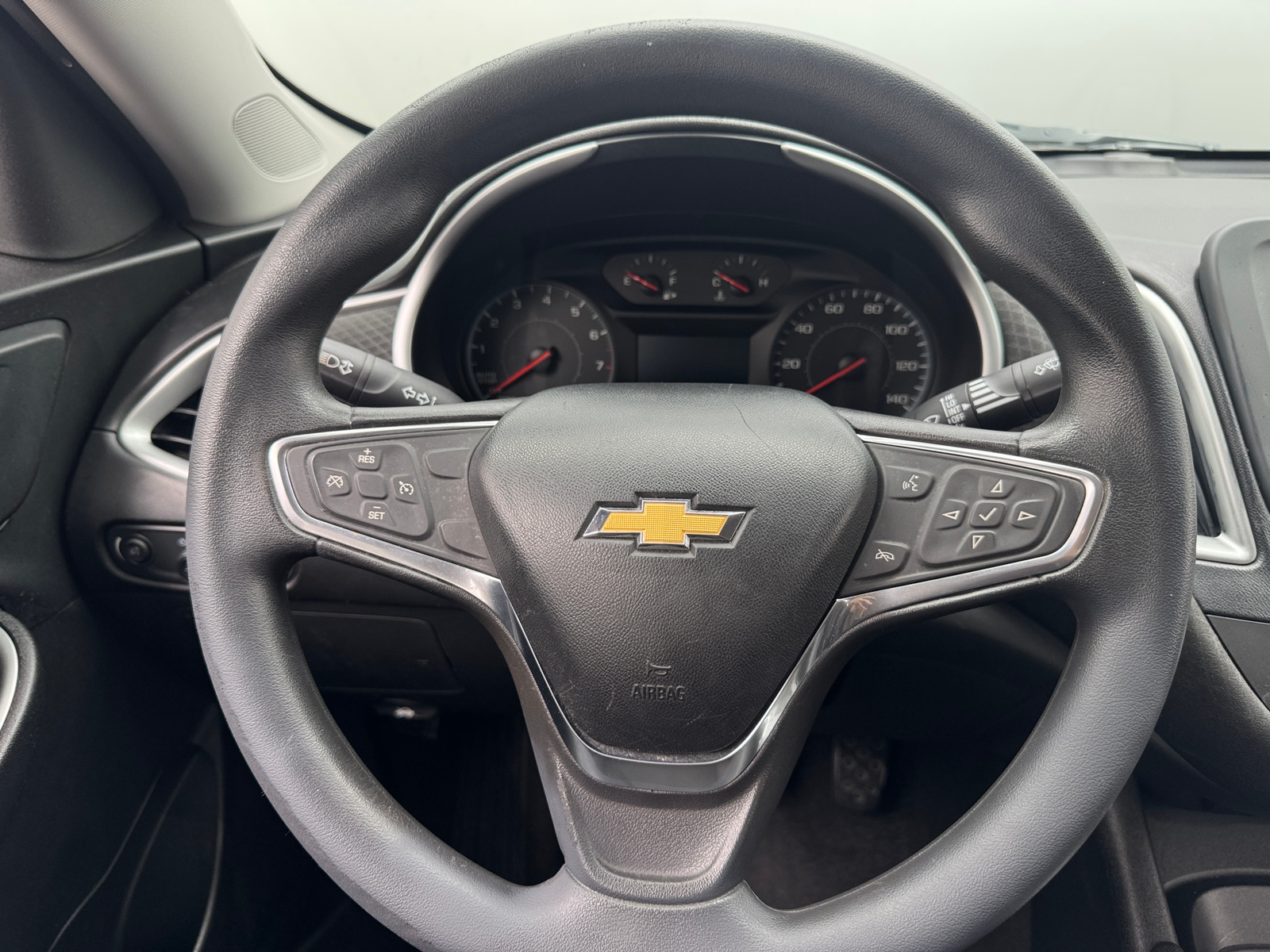 Thumbnail: 2017 Chevrolet Malibu - 5