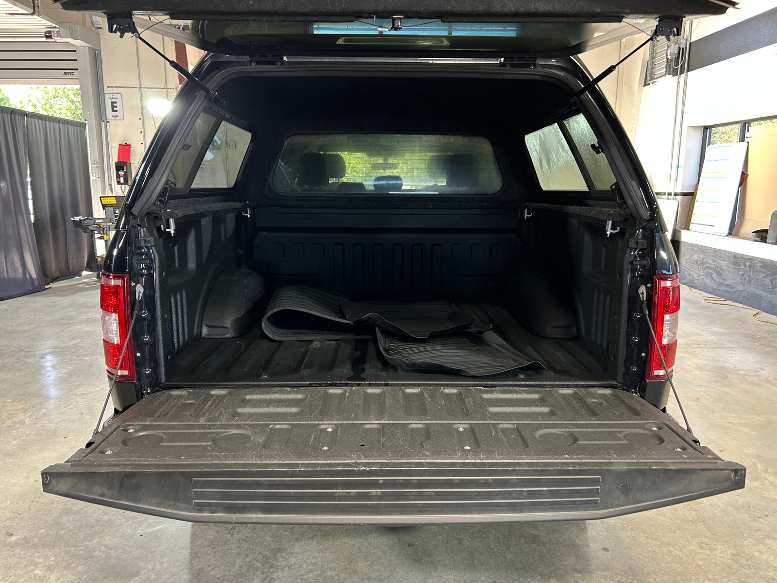 Thumbnail: 2019 Ford Econoline - 6