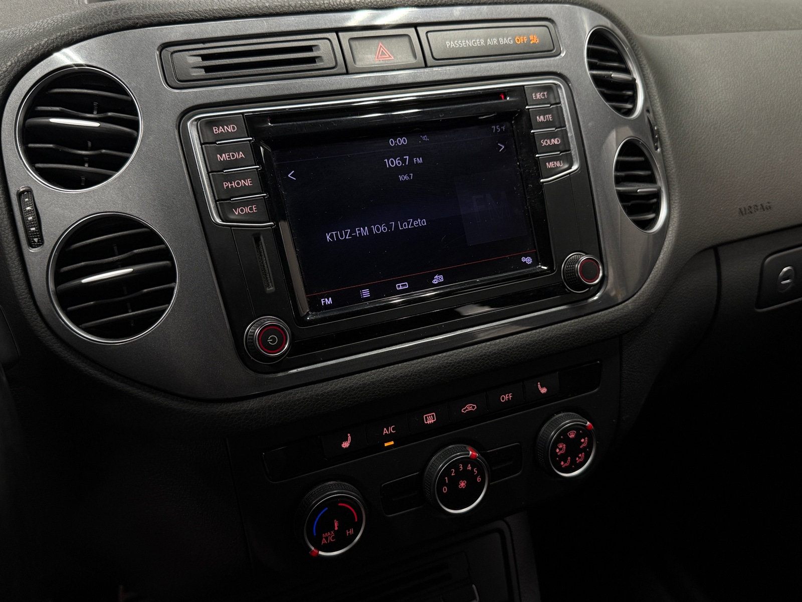 Thumbnail: 2016 Volkswagen Tiguan - 4