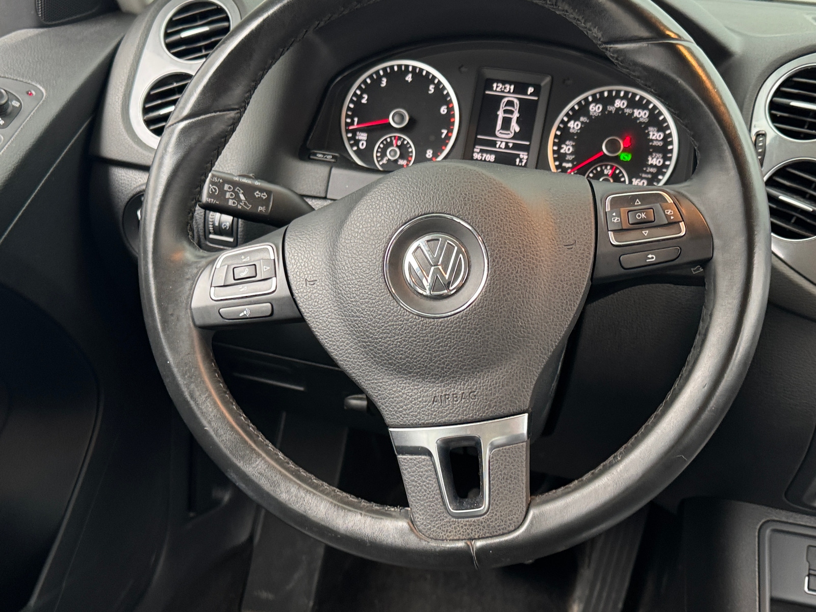 Thumbnail: 2017 Volkswagen Tiguan - 4