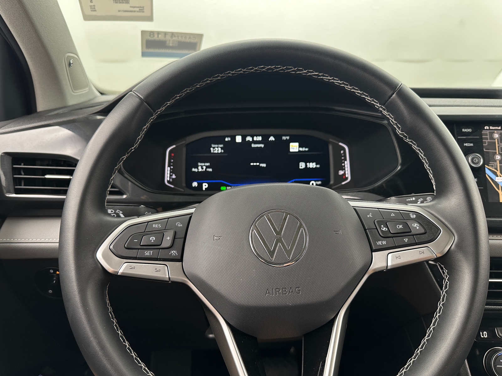 Thumbnail: 2022 Volkswagen Taos - 4