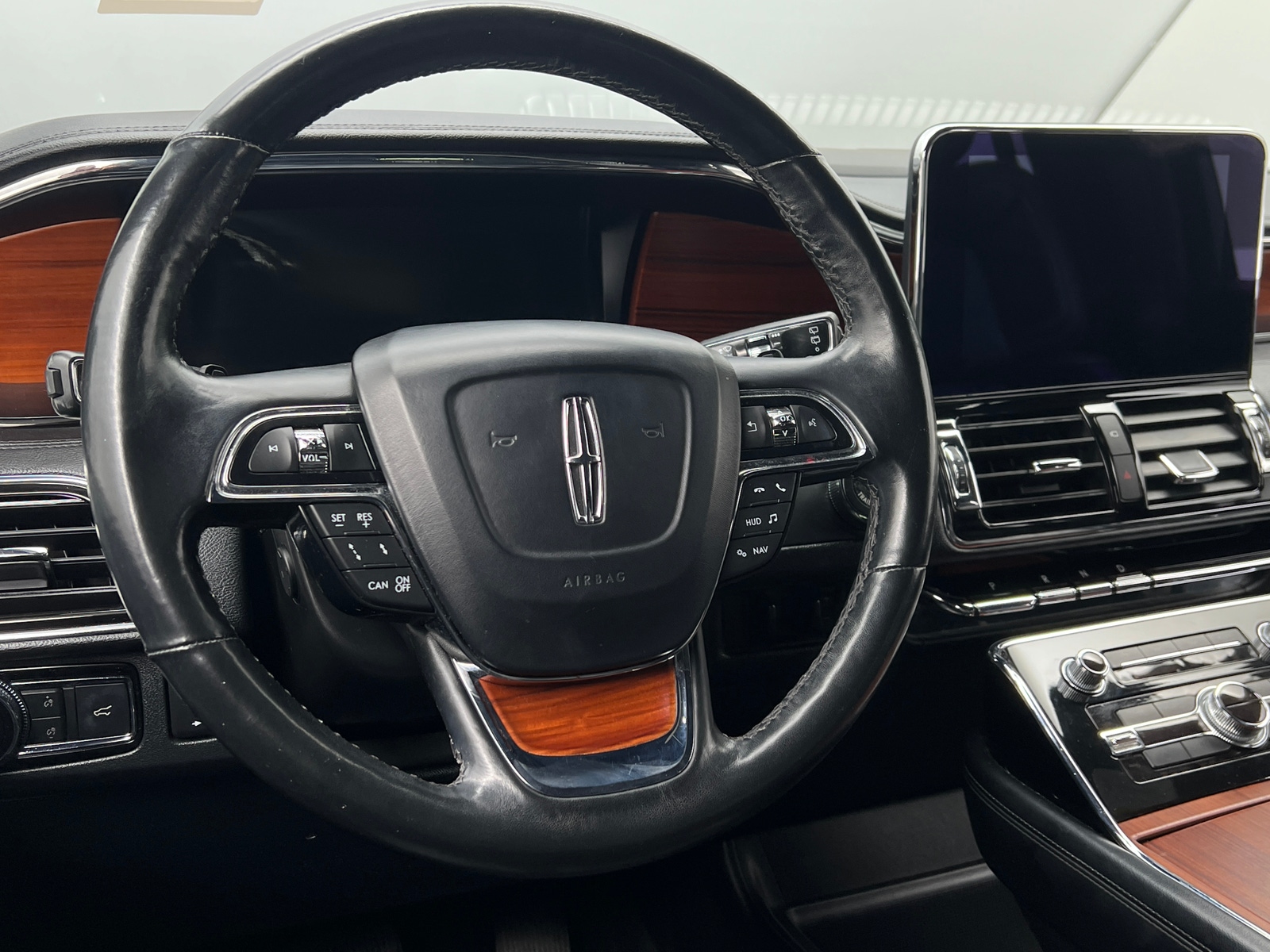 Thumbnail: 2018 Lincoln Navigator L - 4