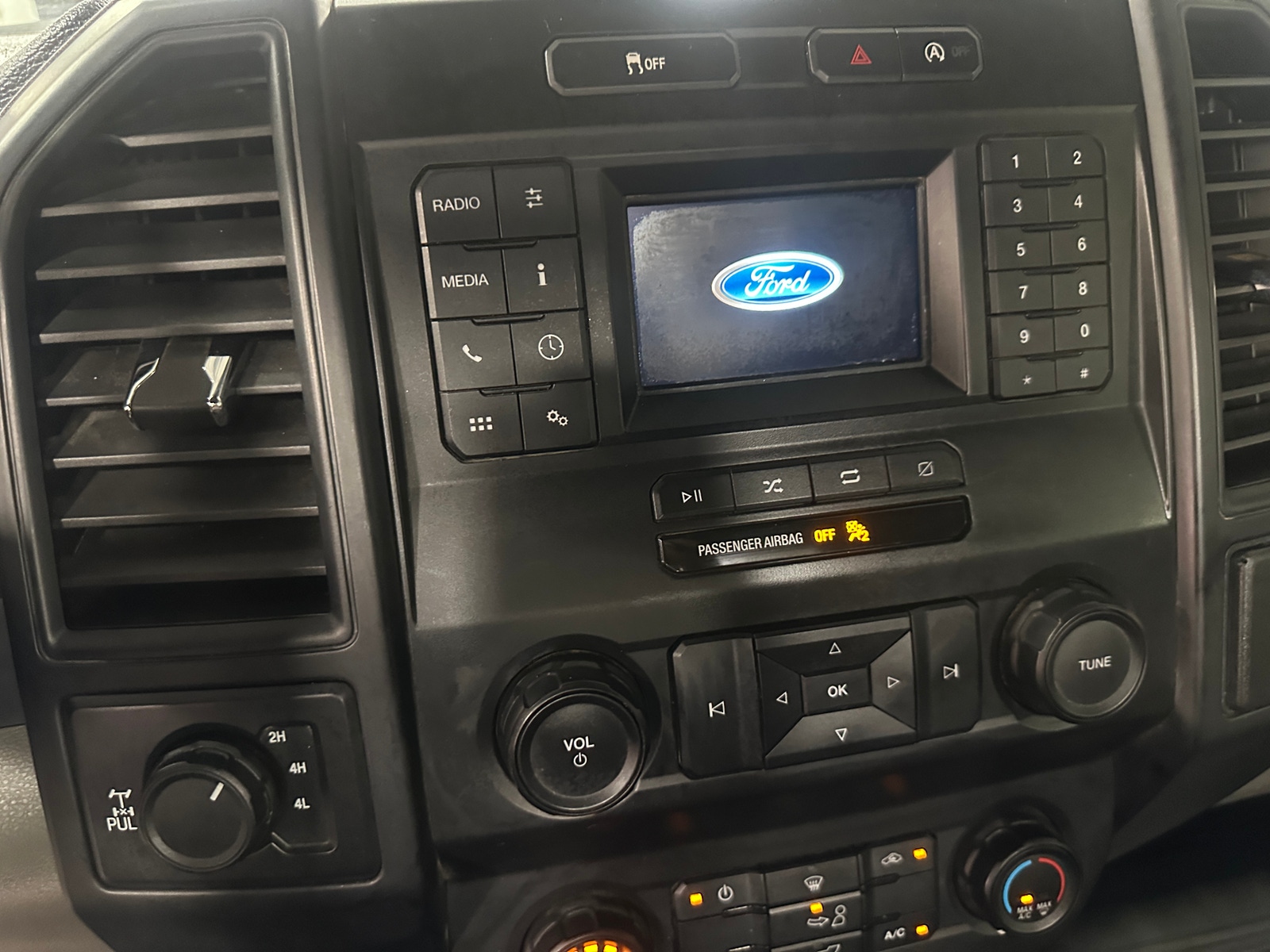 Thumbnail: 2020 Ford Econoline - 3