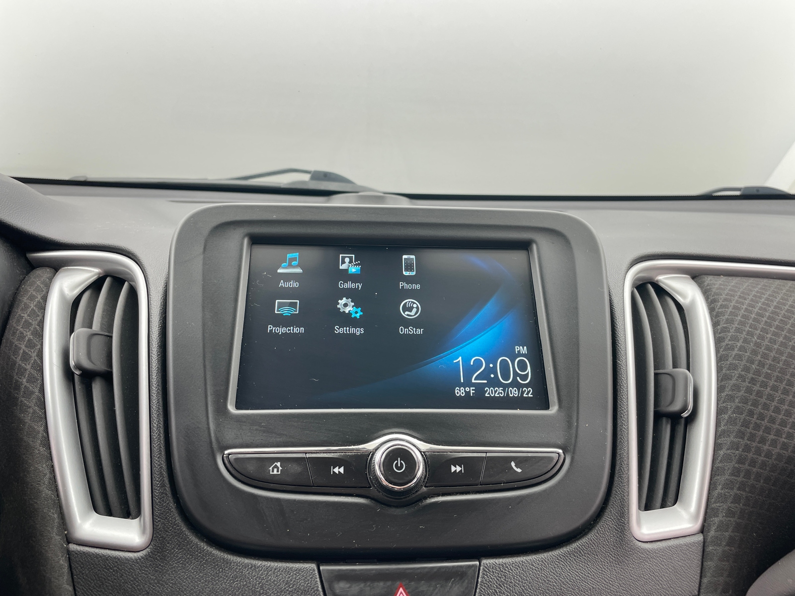 Thumbnail: 2018 Chevrolet Malibu - 4