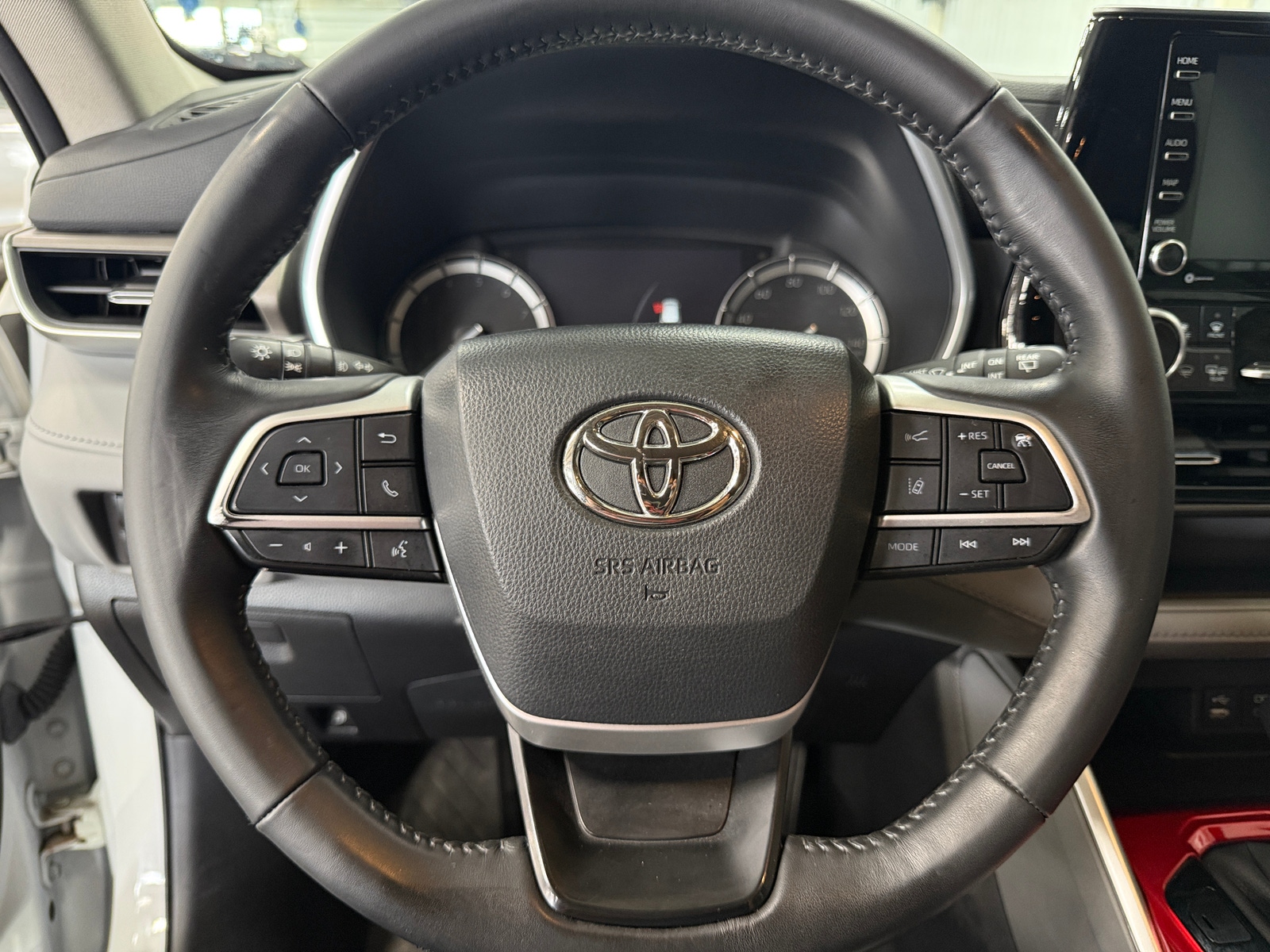Thumbnail: 2022 Toyota Highlander - 4