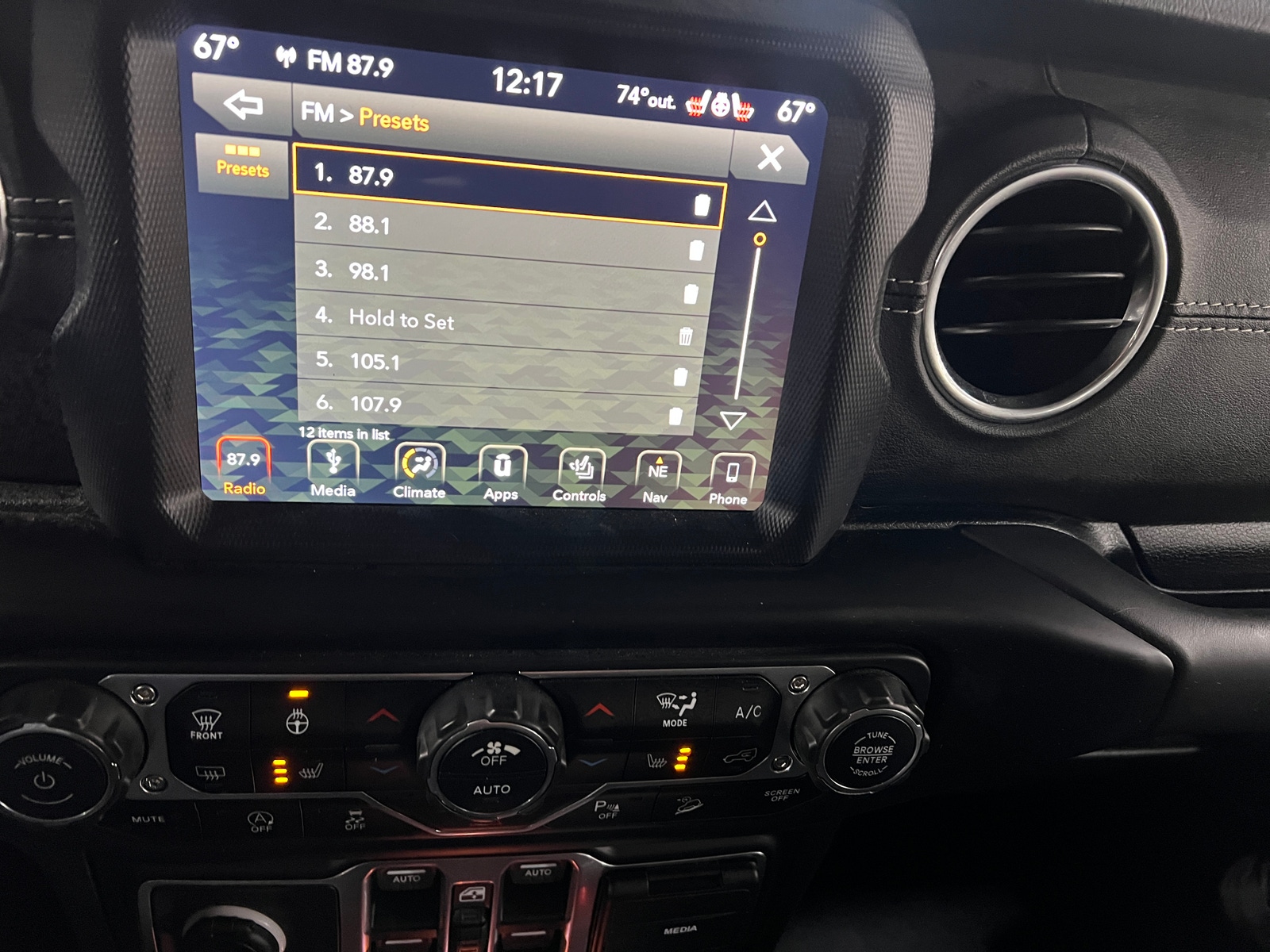 Thumbnail: 2019 Jeep Wrangler - 3