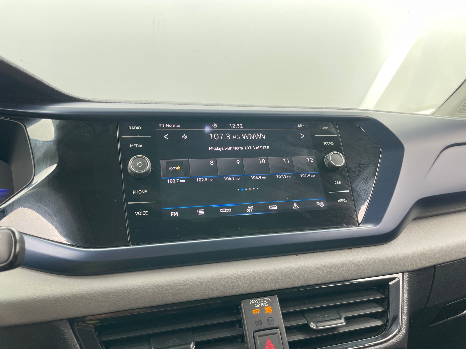 Thumbnail: 2023 Volkswagen Taos - 4