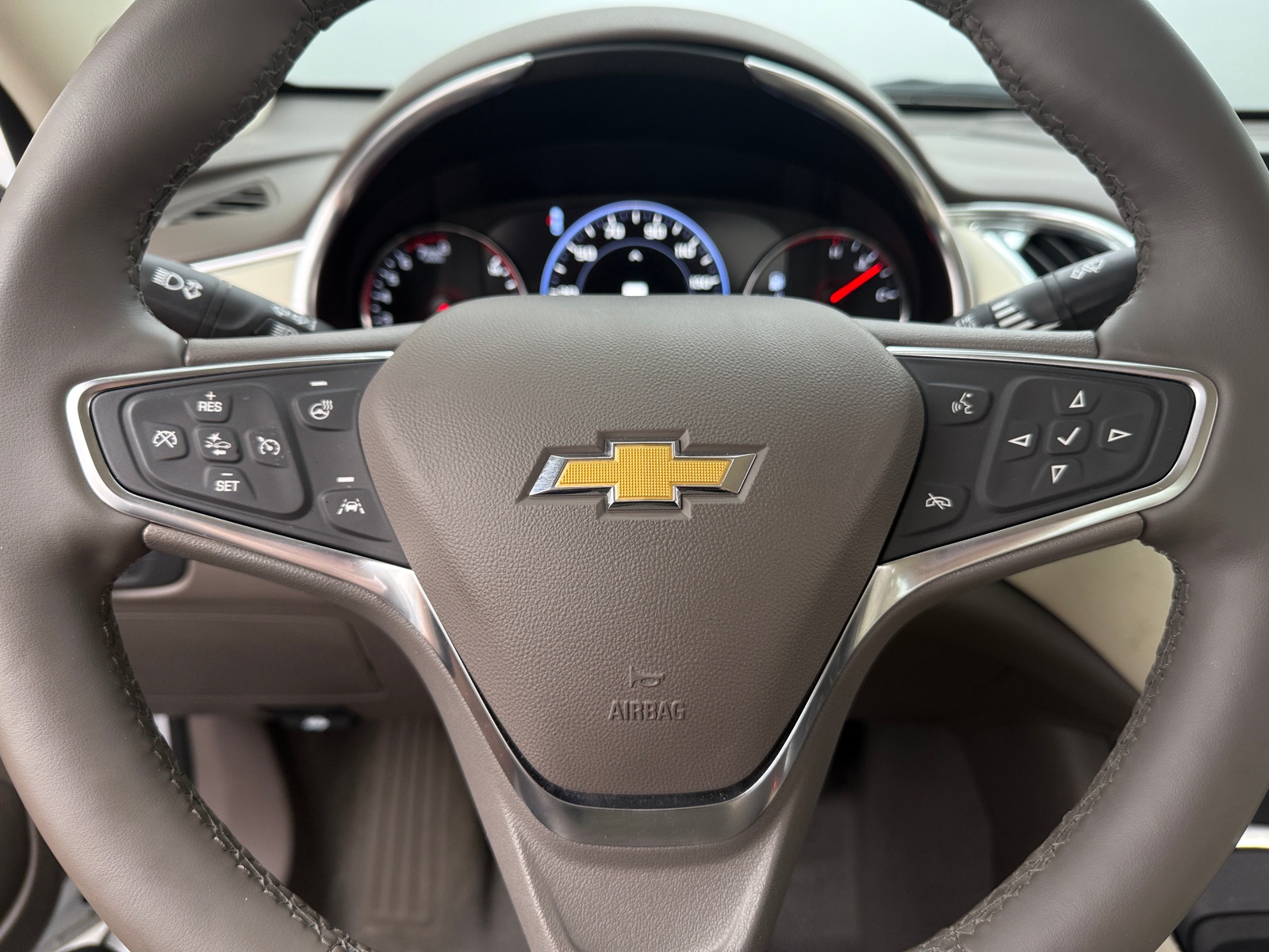 Thumbnail: 2024 Chevrolet Malibu - 4