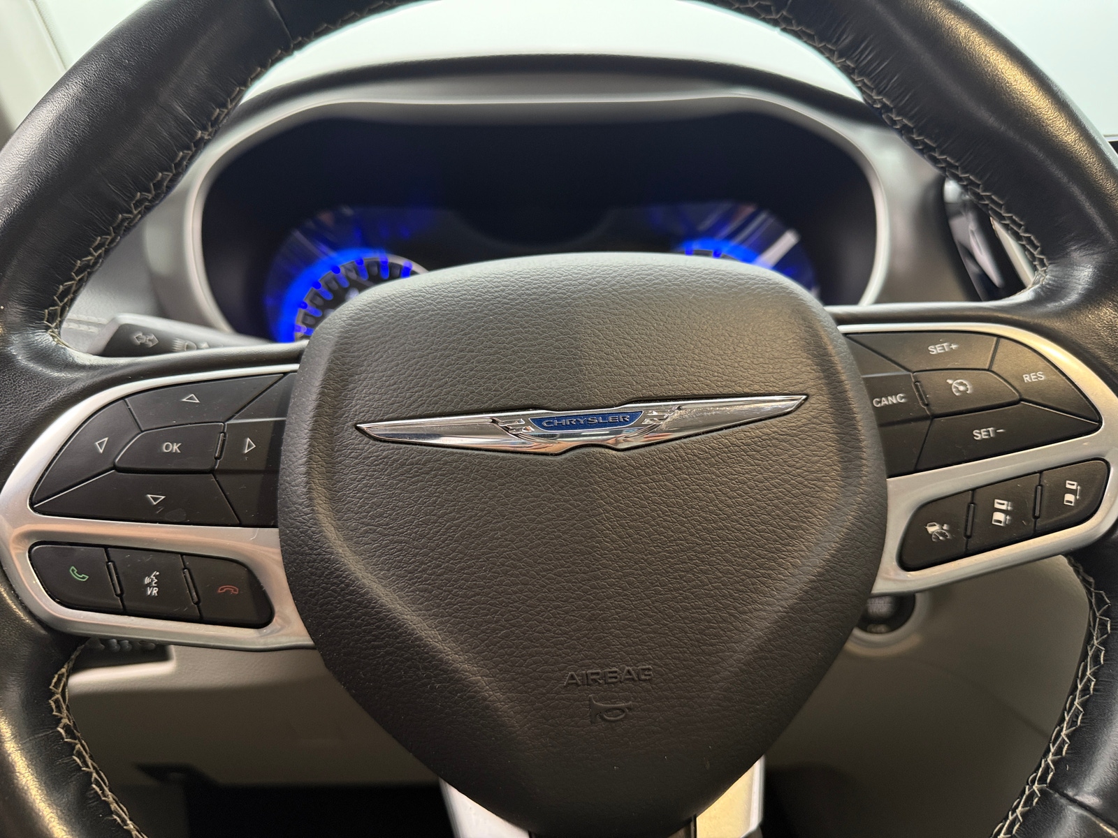 Thumbnail: 2021 Chrysler Pacifica - 4