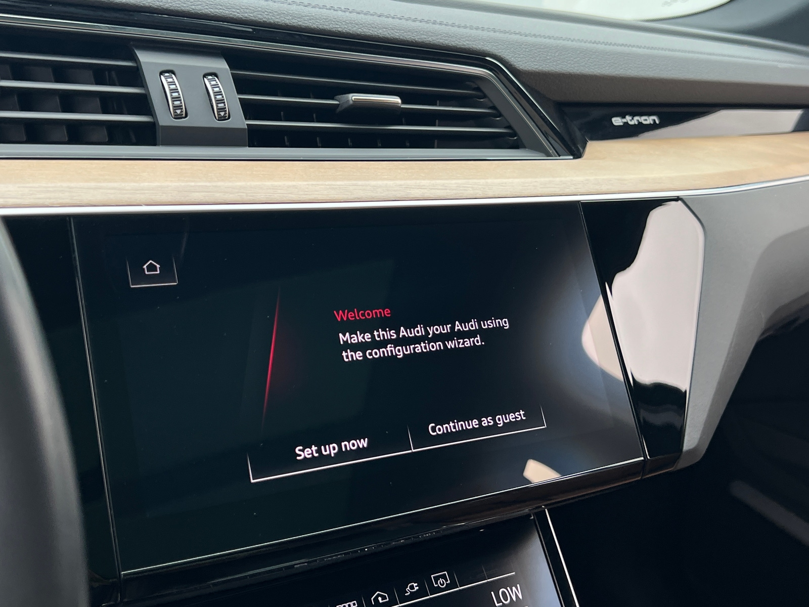 Thumbnail: 2024 Audi Q8 e-tron - 3