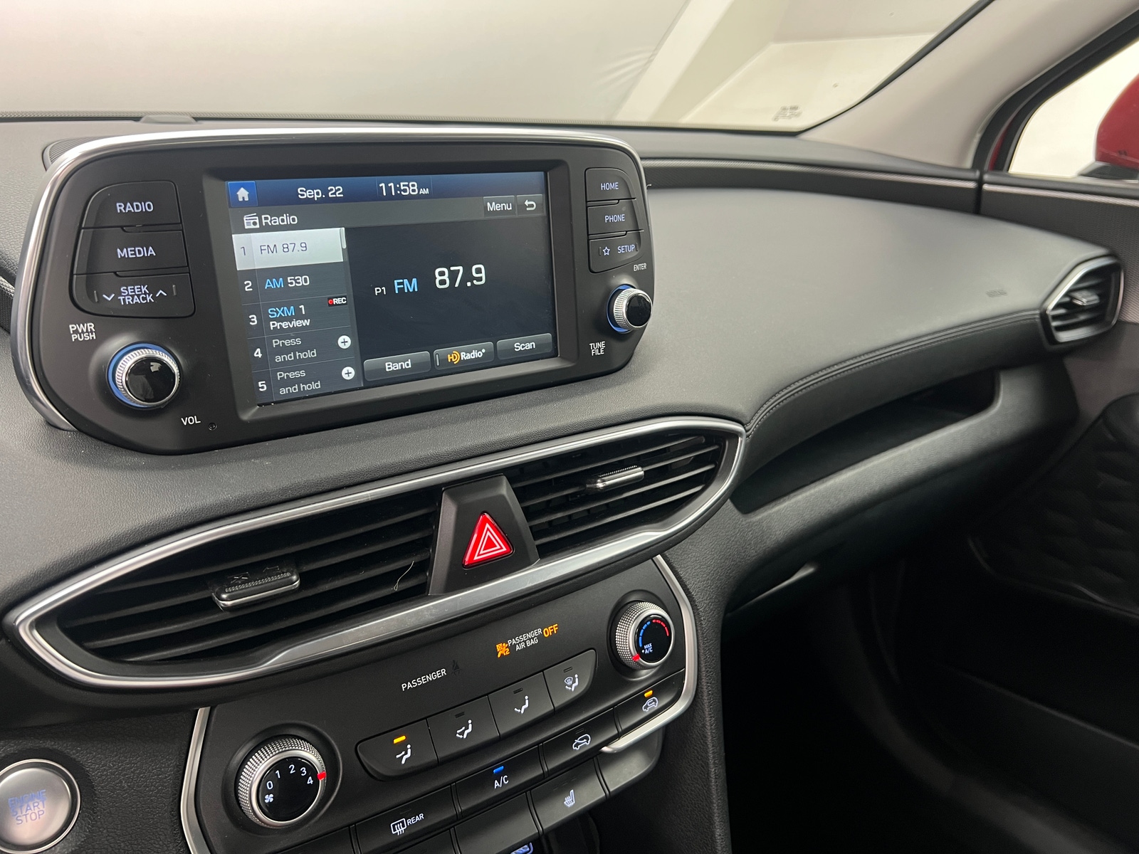Thumbnail: 2020 Hyundai Santa Fe - 4