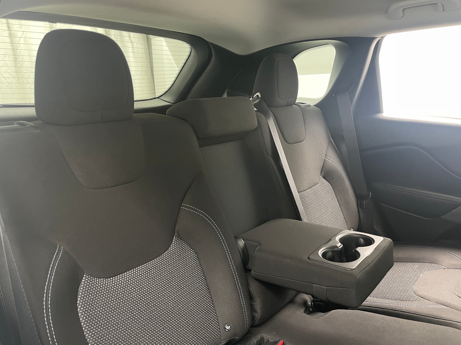 Thumbnail: 2019 Jeep Cherokee - 6