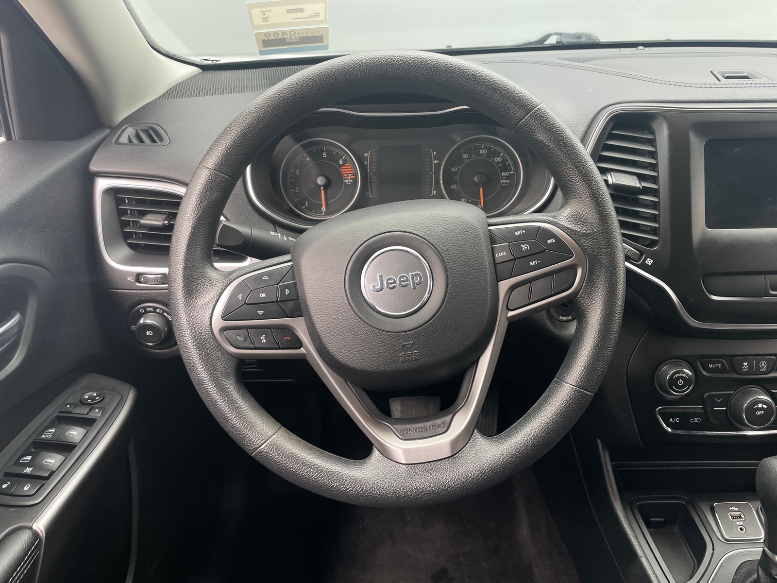 Thumbnail: 2019 Jeep Cherokee - 5