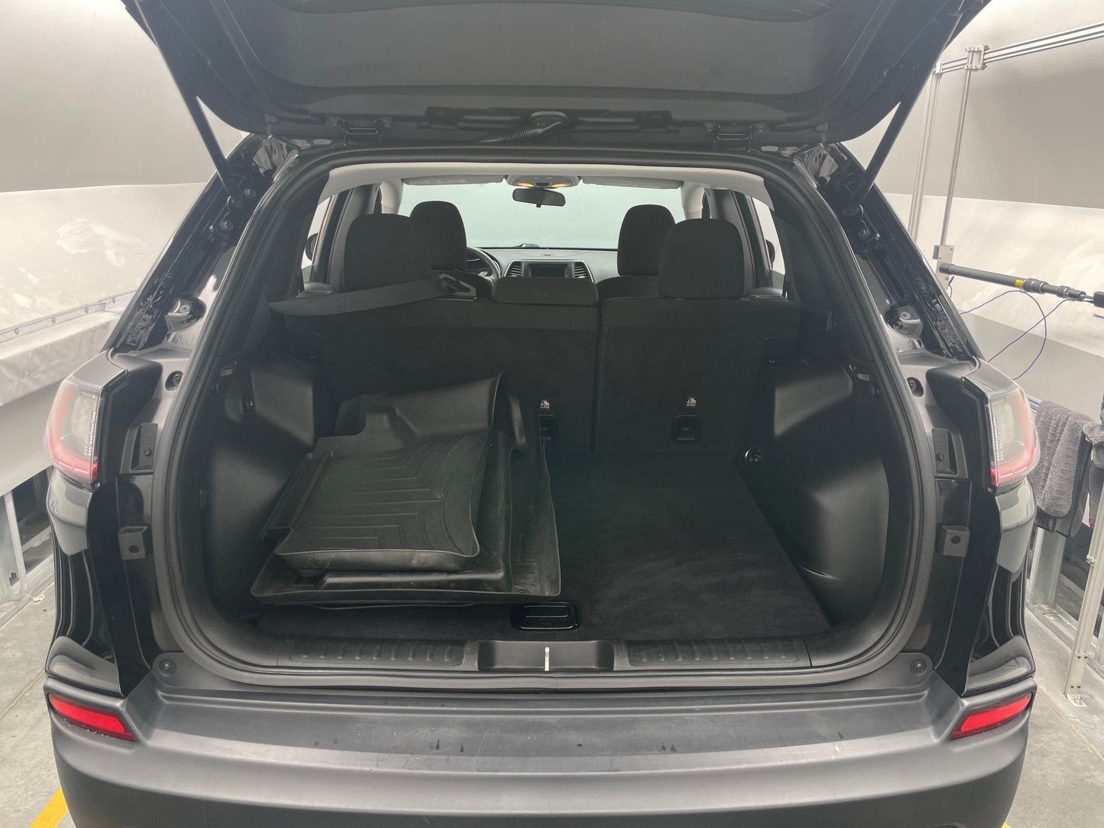 Thumbnail: 2019 Jeep Cherokee - 7