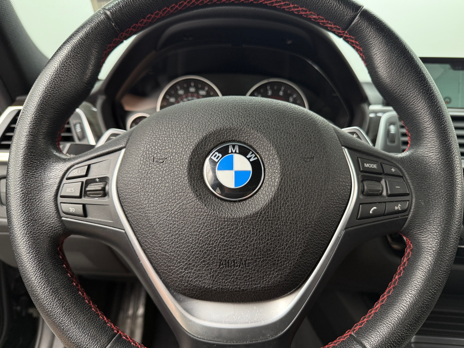 Thumbnail: 2017 BMW 3 Series - 4