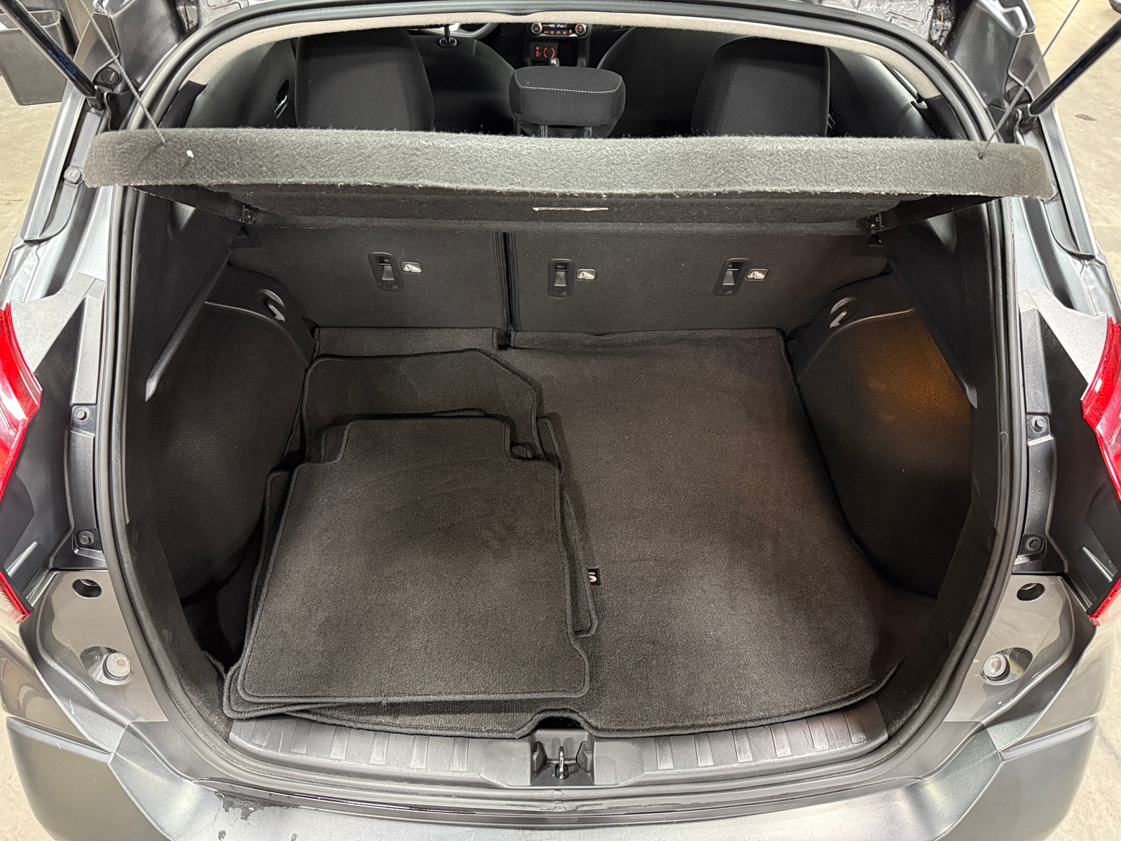 Thumbnail: 2019 Nissan Kicks - 7