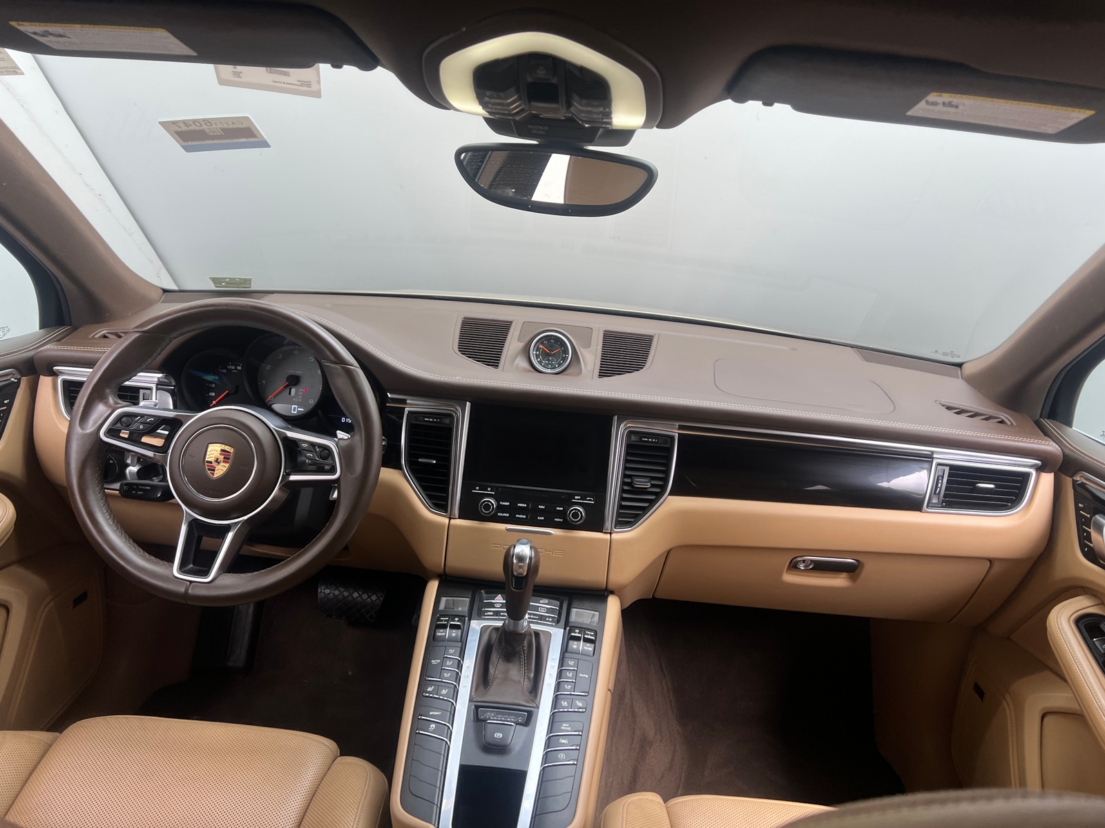 Thumbnail: 2017 Porsche Macan - 2