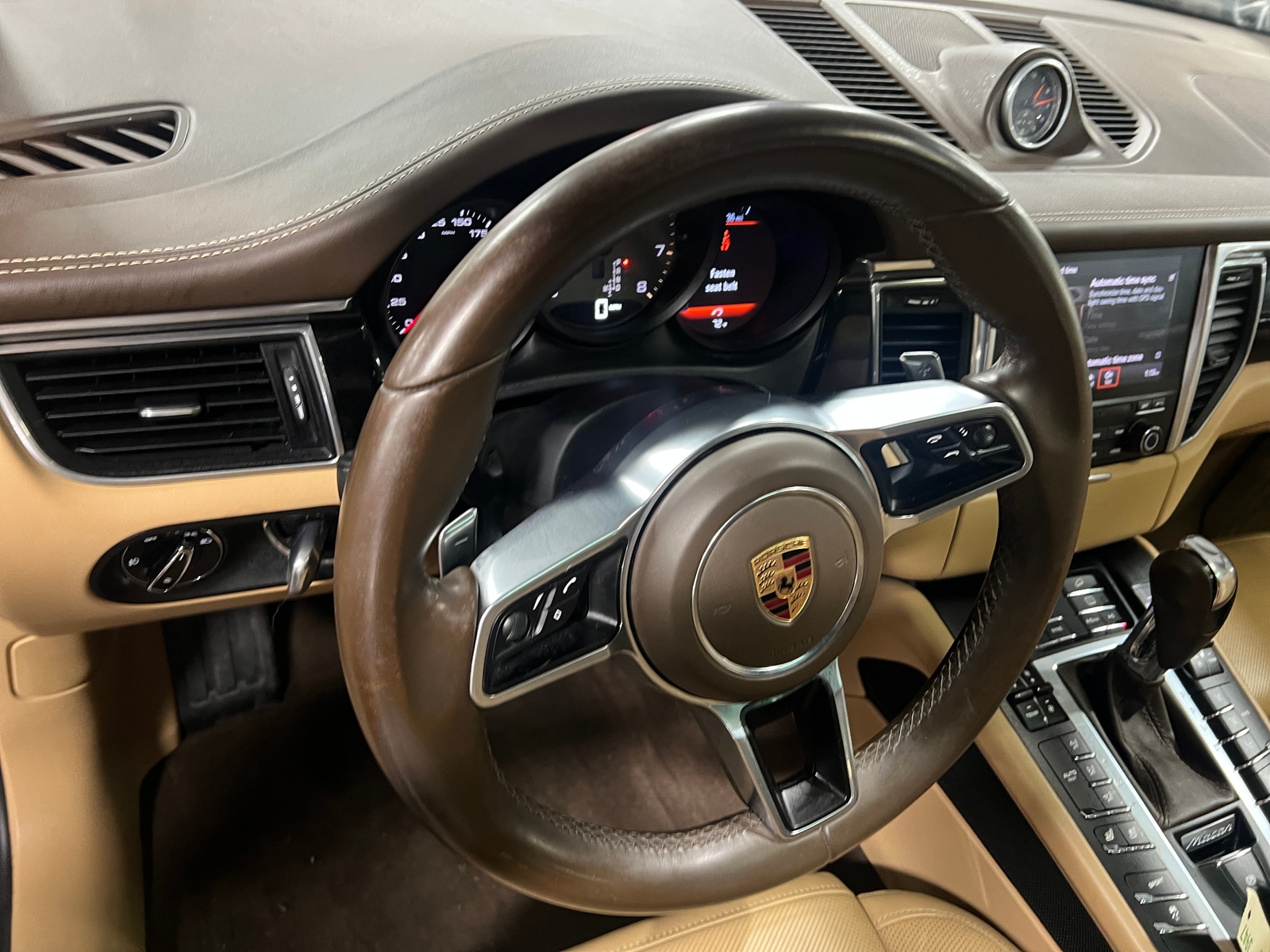 Thumbnail: 2017 Porsche Macan - 4