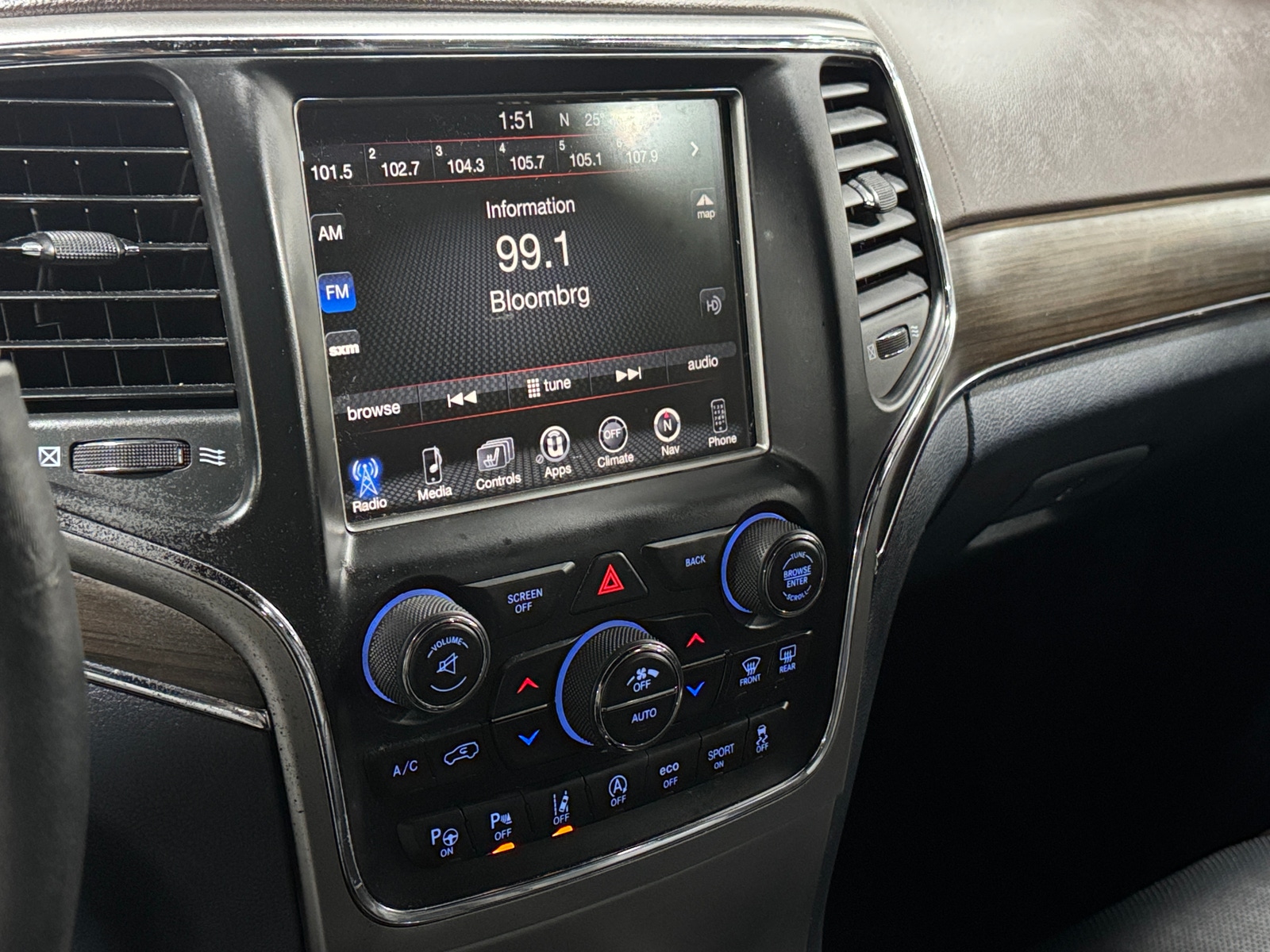 Thumbnail: 2017 Jeep Grand Cherokee - 3
