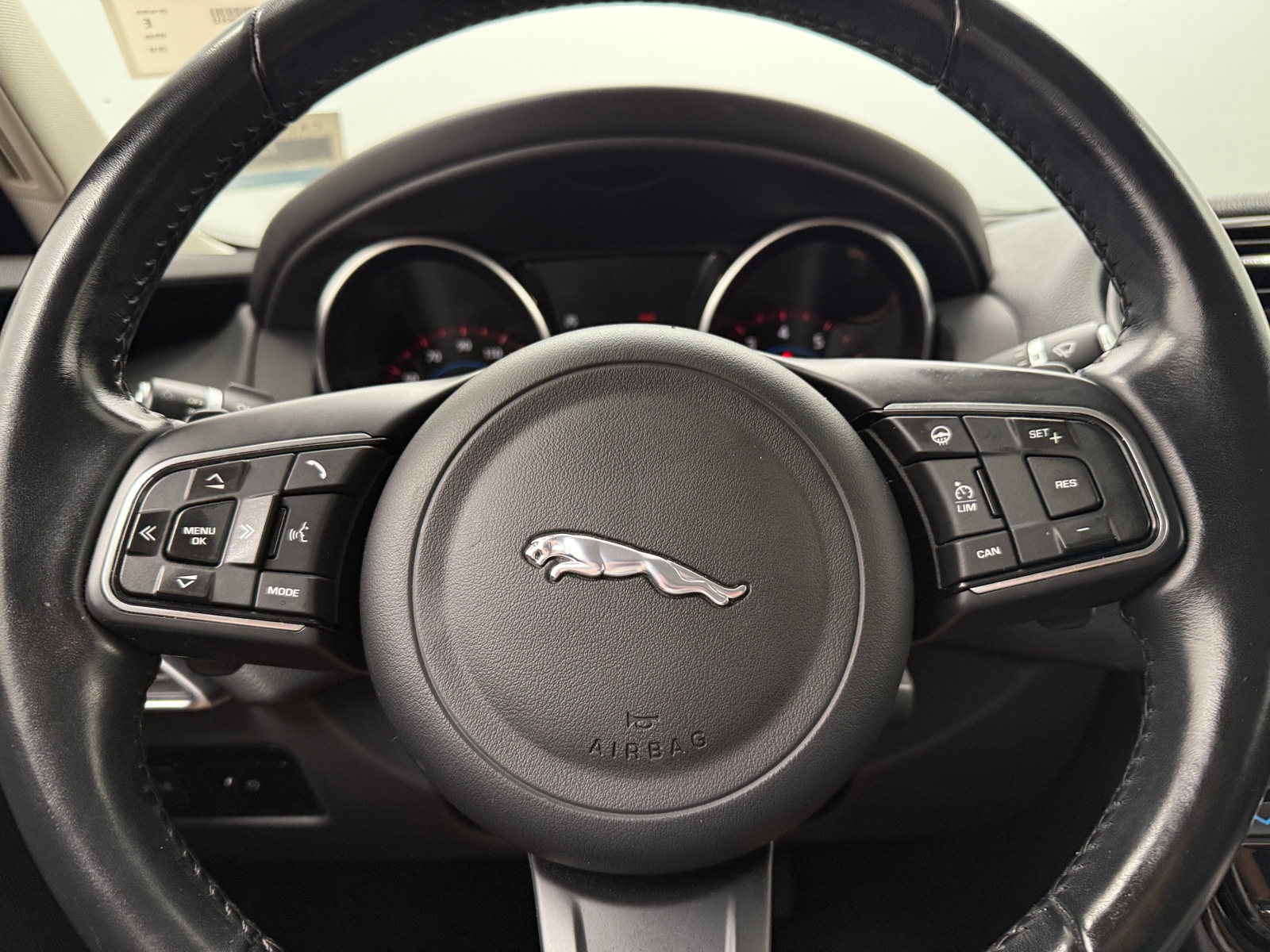Thumbnail: 2018 Jaguar XE - 4