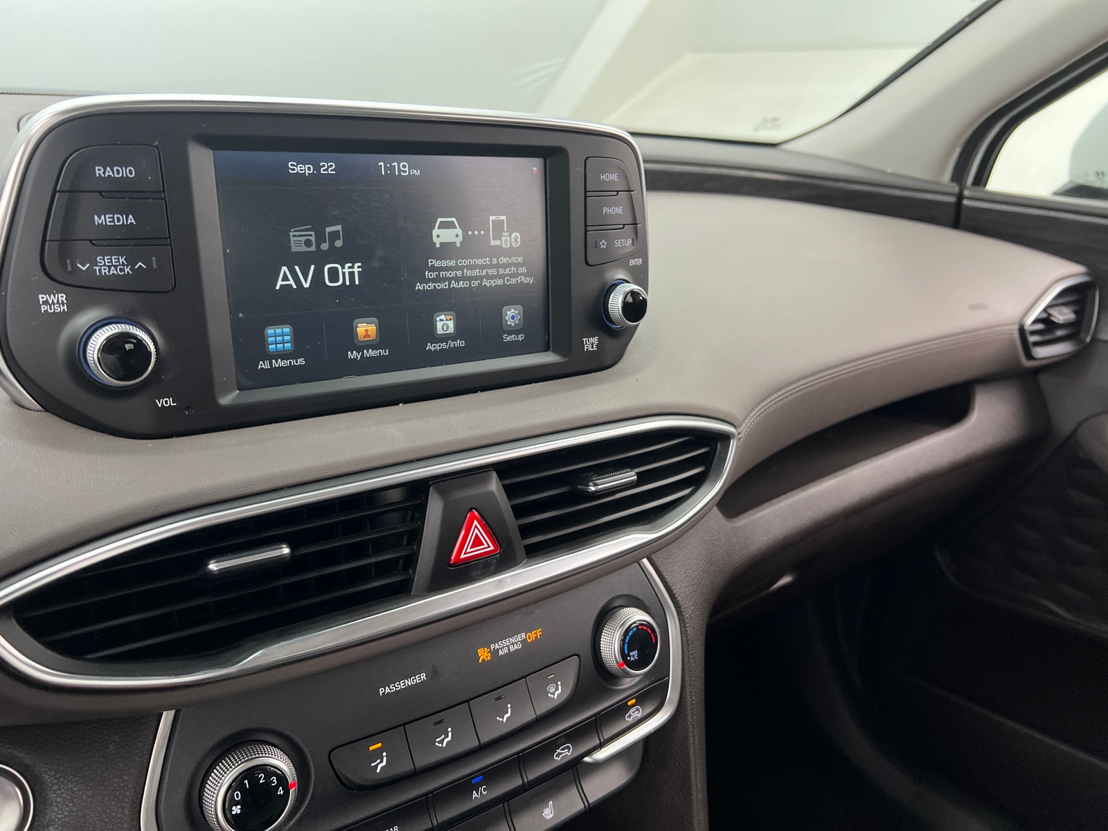 Thumbnail: 2019 Hyundai Santa Fe - 4