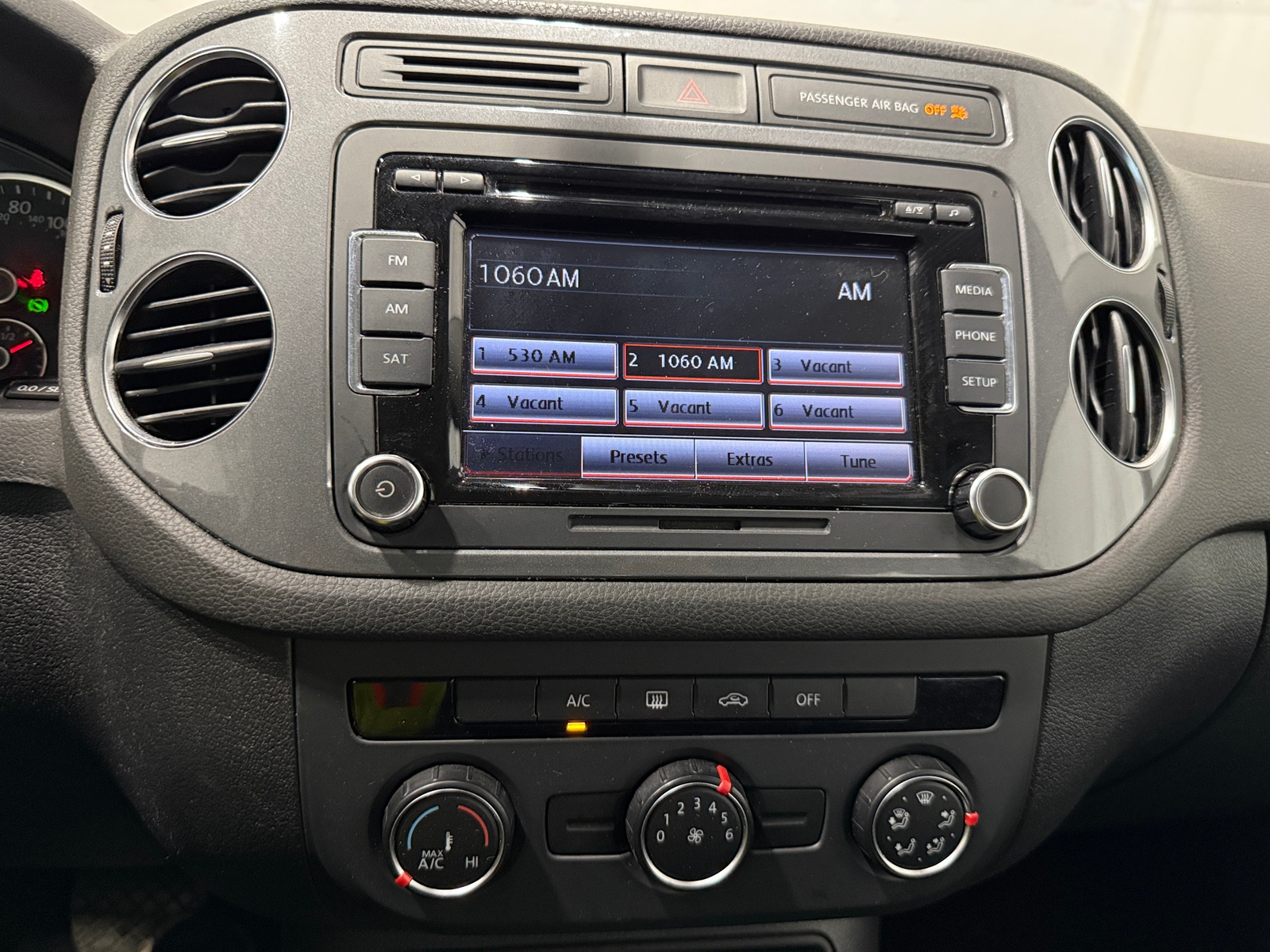 Thumbnail: 2015 Volkswagen Tiguan - 4