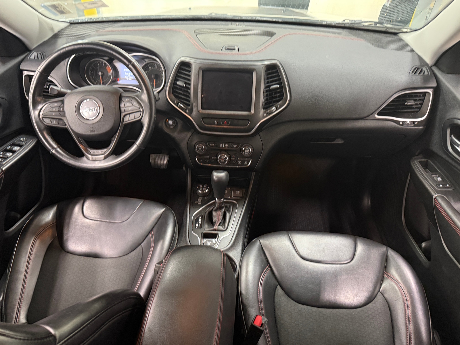 Thumbnail: 2019 Jeep Cherokee - 3