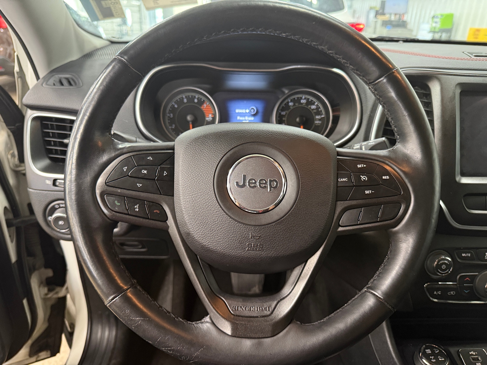 Thumbnail: 2019 Jeep Cherokee - 5