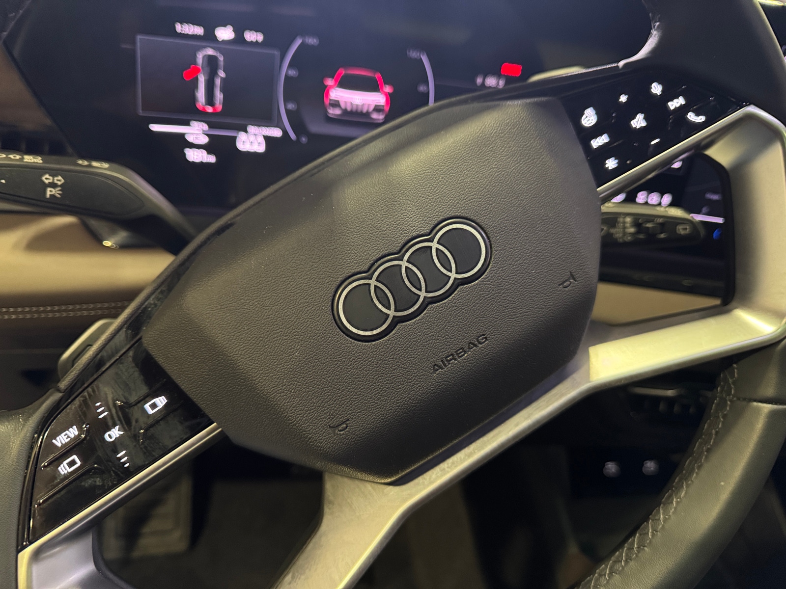 Thumbnail: 2025 Audi Q6 e-tron - 3
