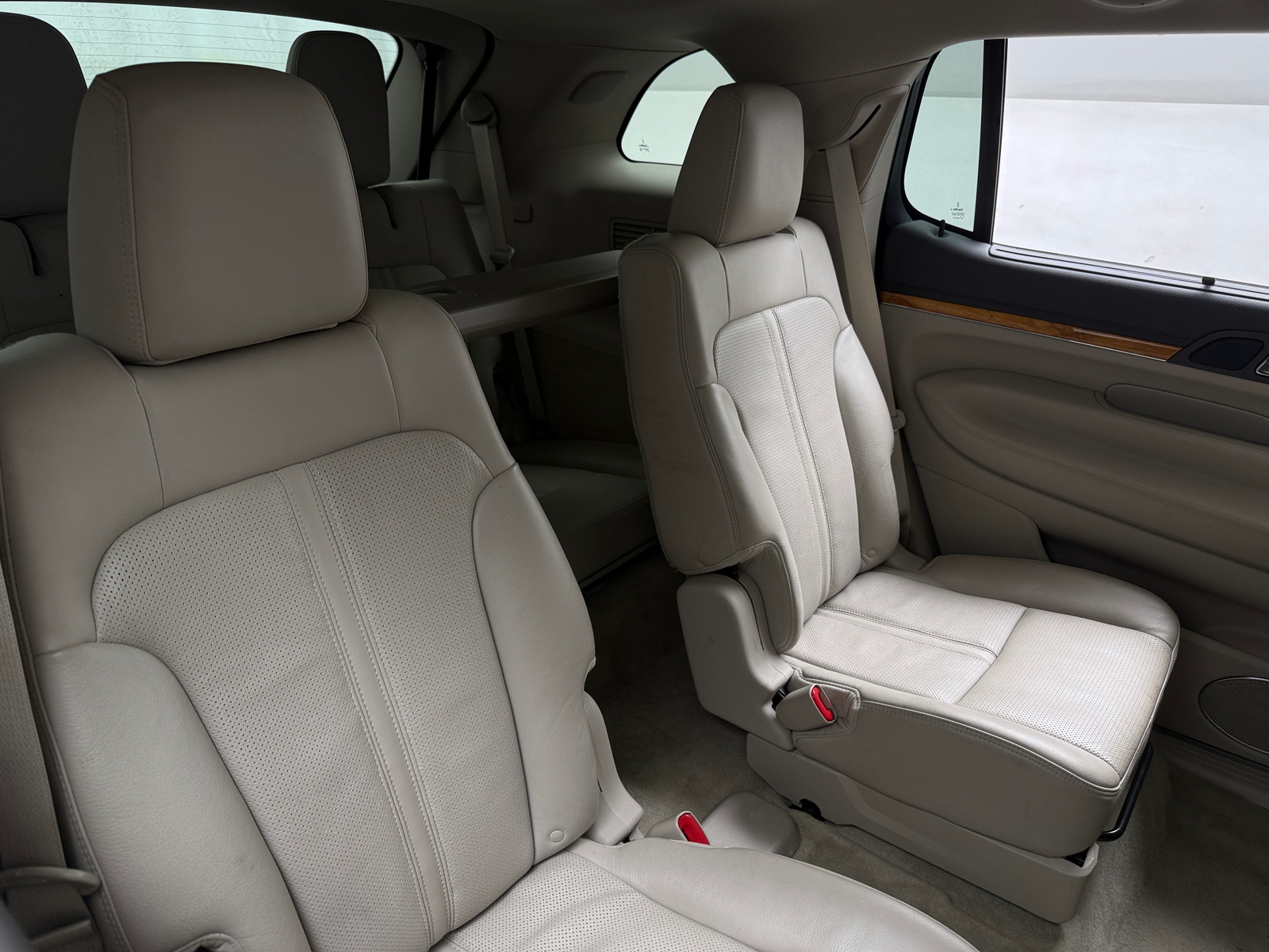 Thumbnail: 2010 Lincoln MKT - 5