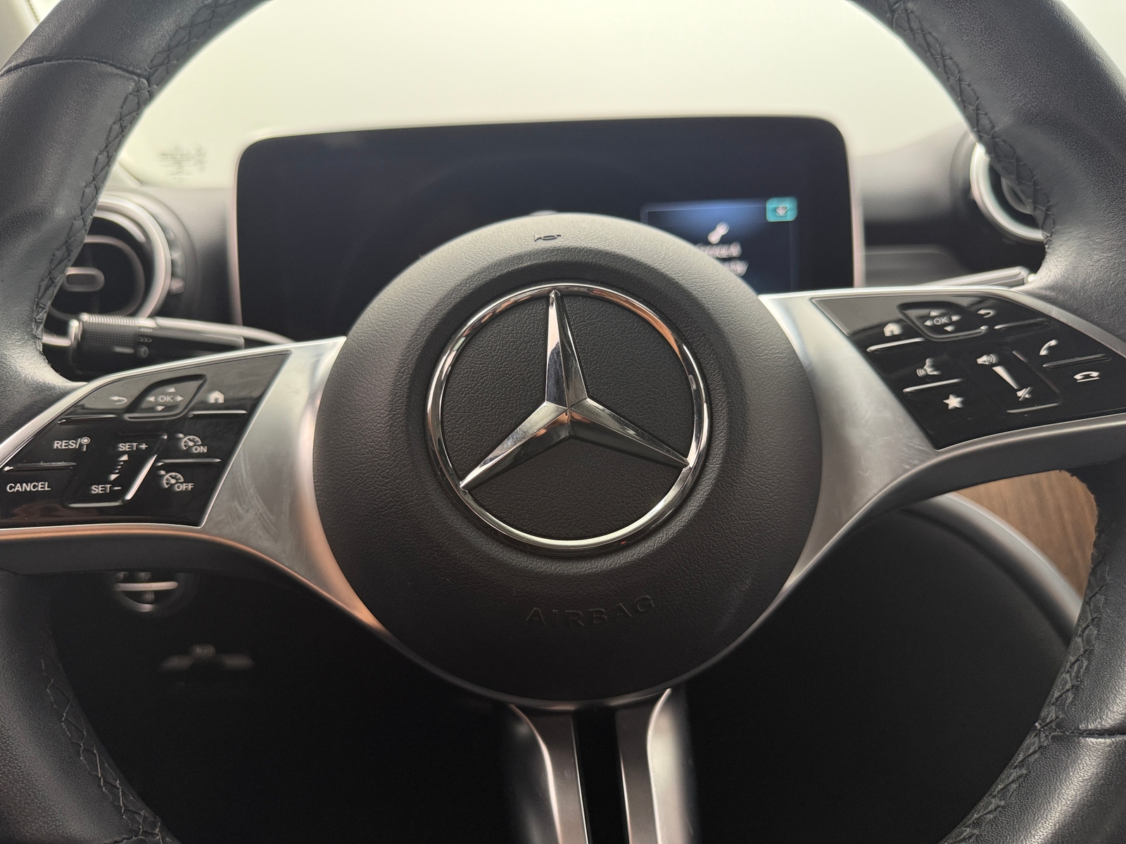 Thumbnail: 2022 Mercedes-Benz C-Class - 4