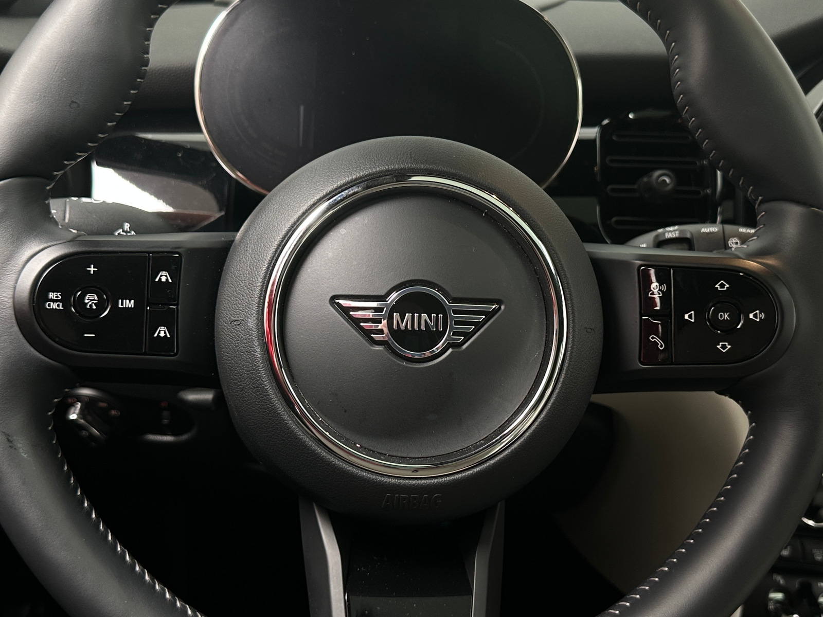 Thumbnail: 2022 MINI Cooper Hardtop - 4