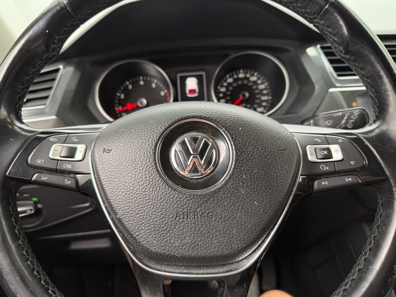 Thumbnail: 2018 Volkswagen Tiguan - 4