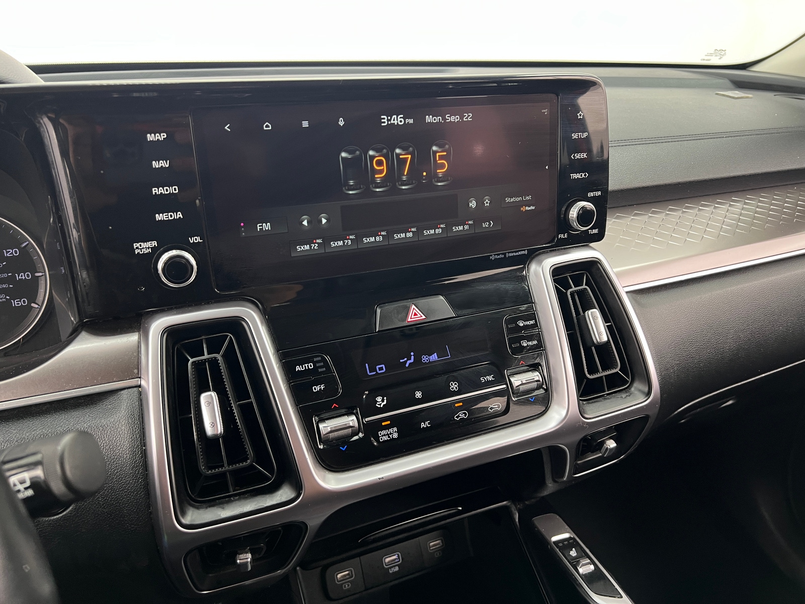 Thumbnail: 2022 Kia Sorento - 3