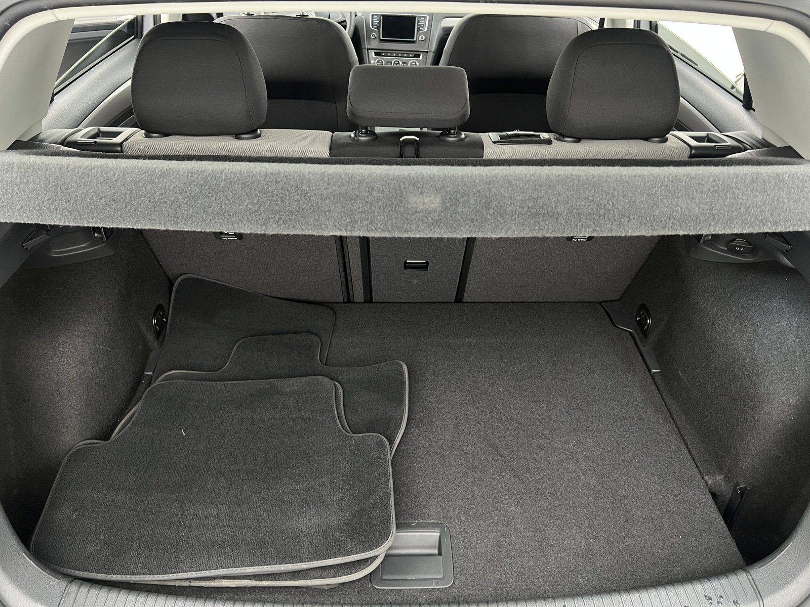 Thumbnail: 2016 Volkswagen e-Golf - 7