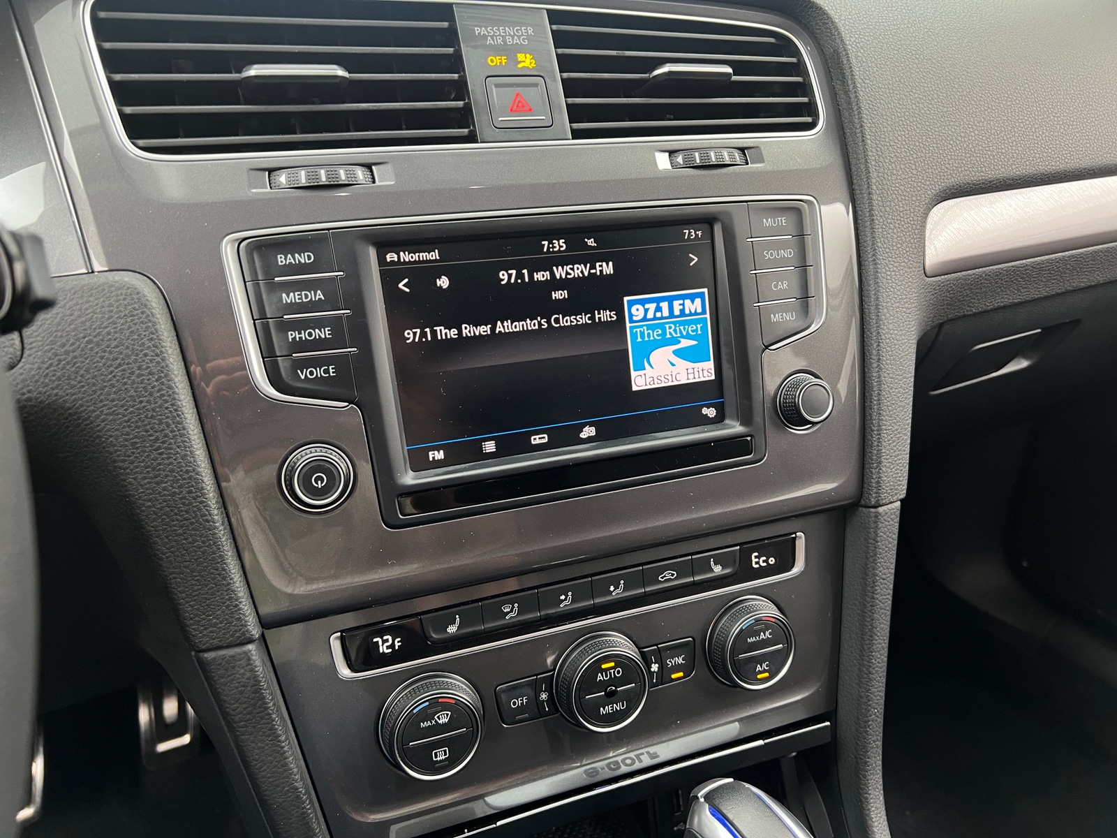 Thumbnail: 2016 Volkswagen e-Golf - 4