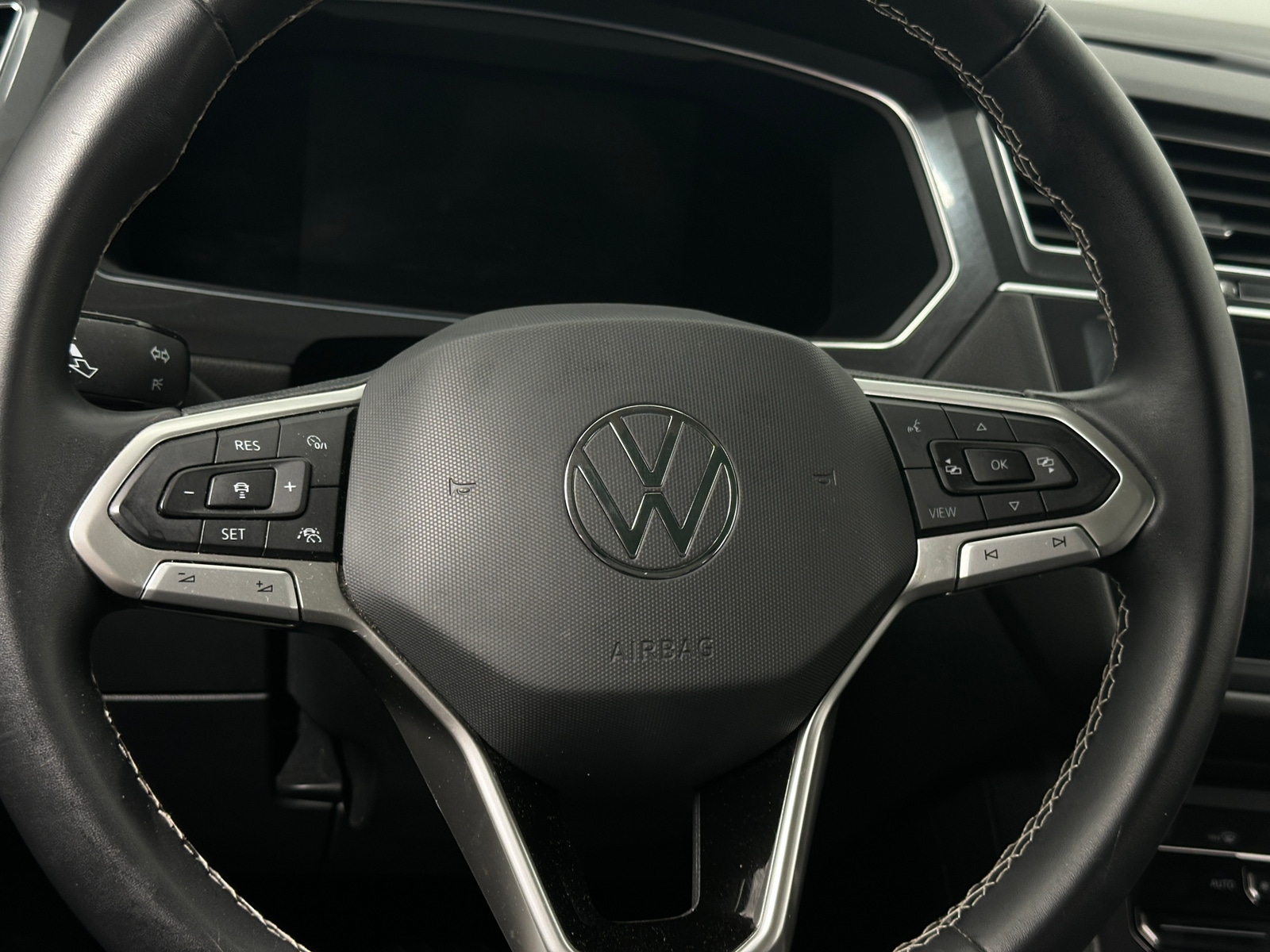 Thumbnail: 2022 Volkswagen Tiguan - 4