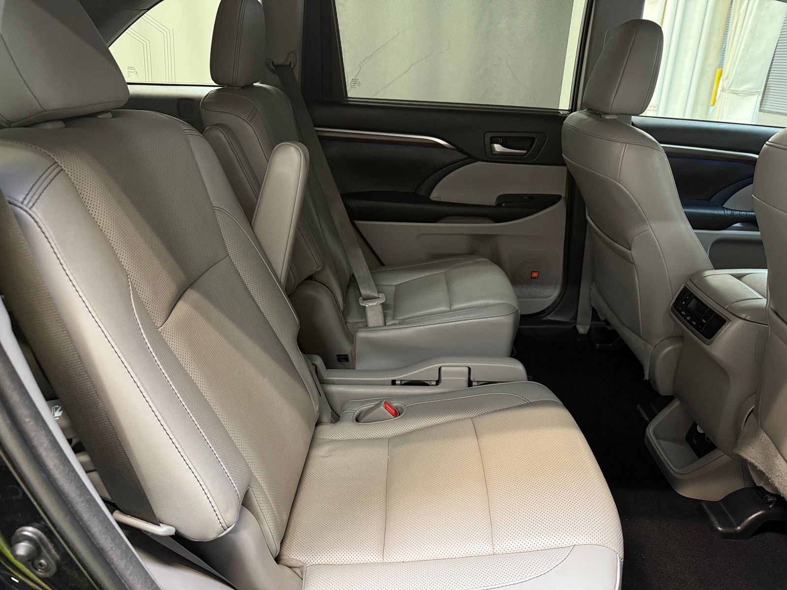Thumbnail: 2016 Toyota Highlander - 5