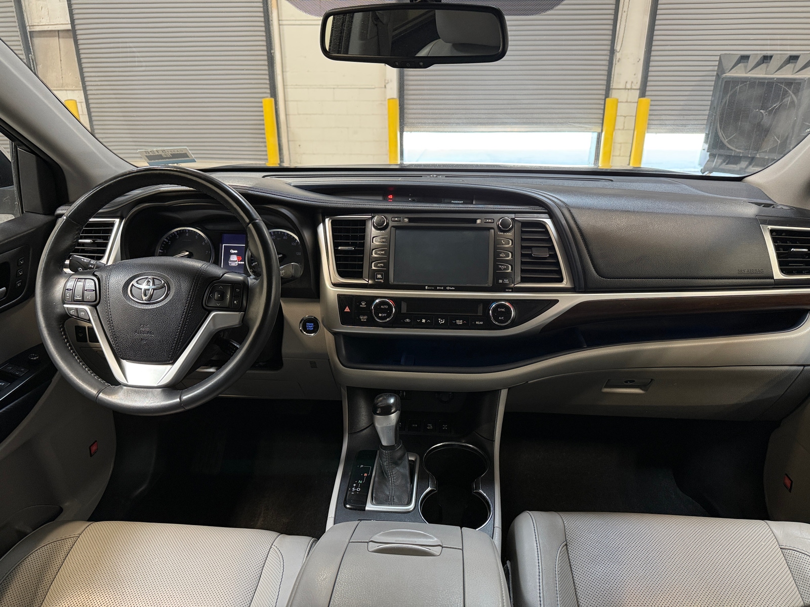 Thumbnail: 2016 Toyota Highlander - 2