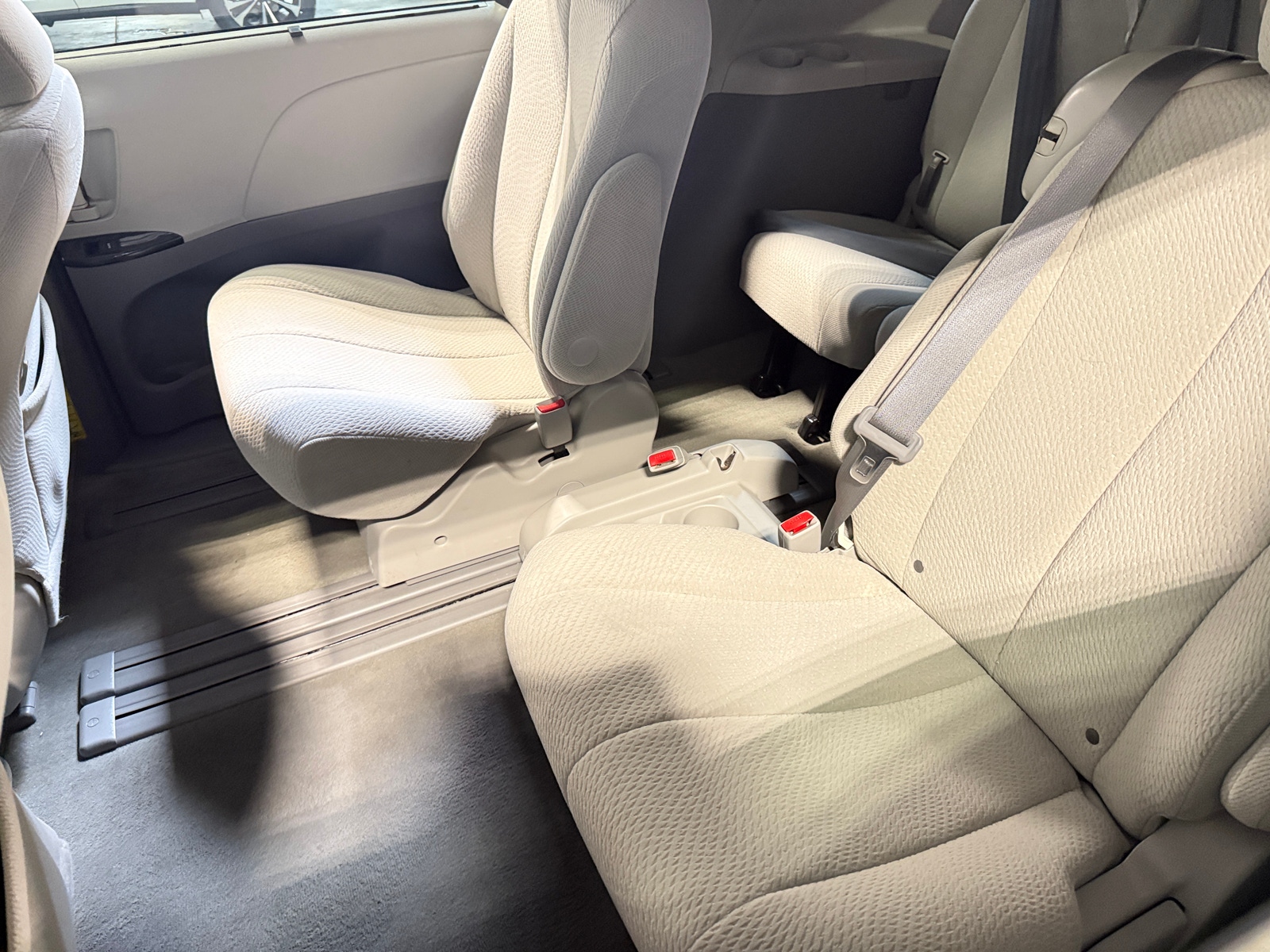 Thumbnail: 2013 Toyota Sienna - 6