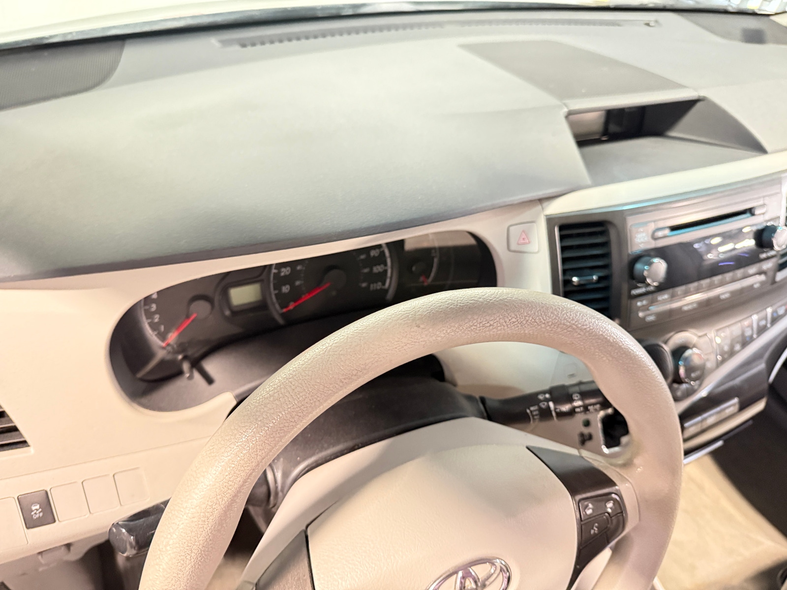 Thumbnail: 2013 Toyota Sienna - 3