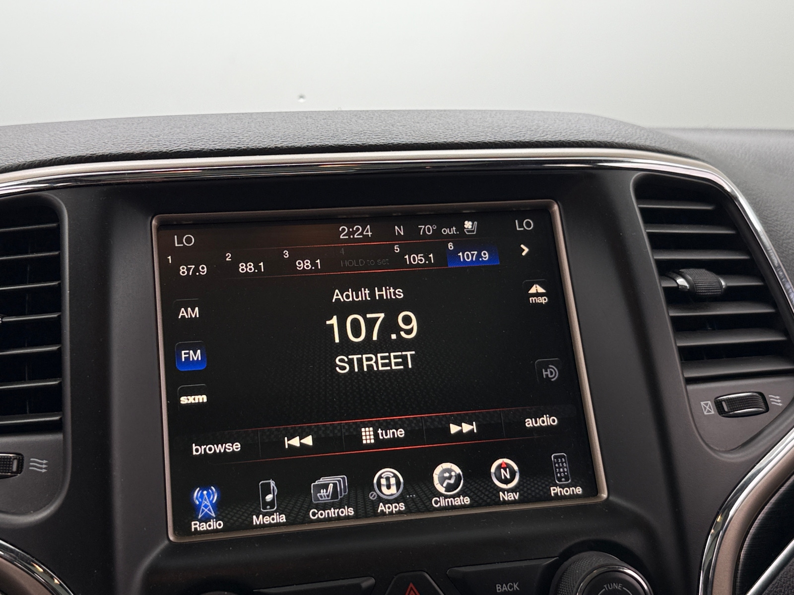Thumbnail: 2016 Jeep Grand Cherokee - 3